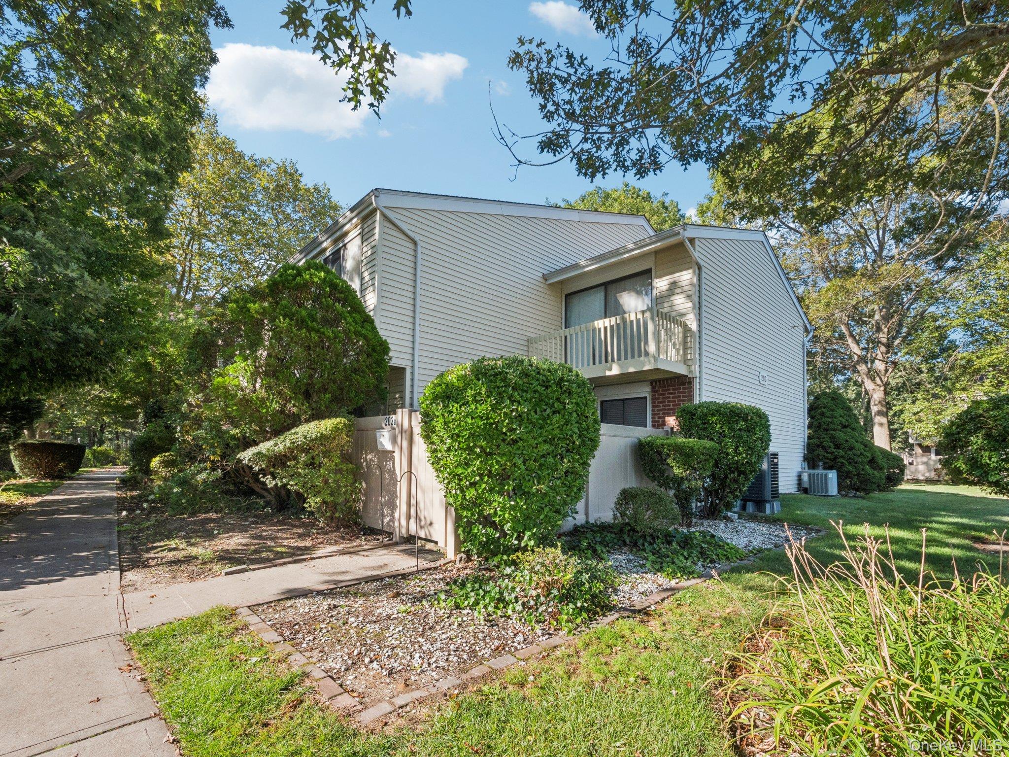 #1 photo, 203 Springmeadow Drive, Holbrook , NY 11741