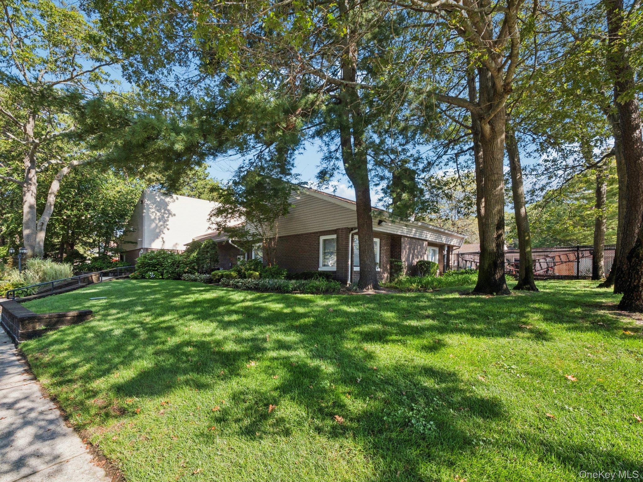 #17 photo, 203 Springmeadow Drive, Holbrook , NY 11741