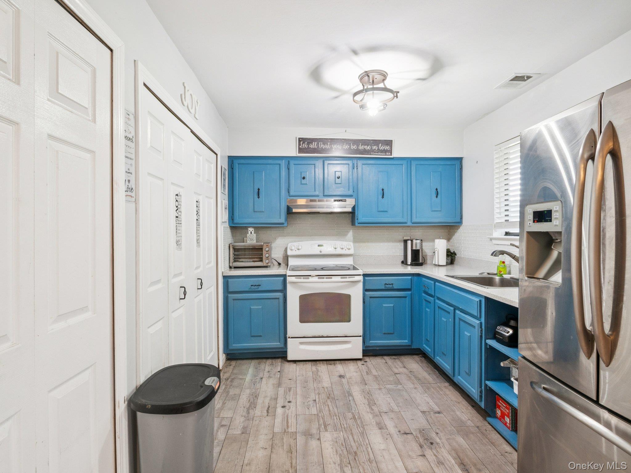 #4 photo, 203 Springmeadow Drive, Holbrook , NY 11741