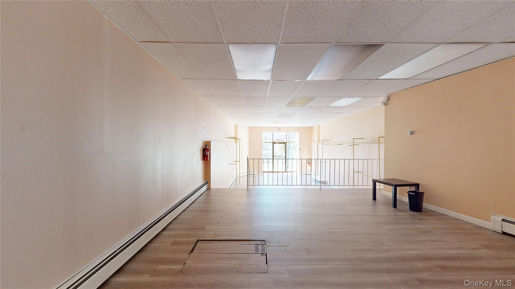 #12 photo, 42 W Main Street, サフォーク郡 Riverhead , NY 11901