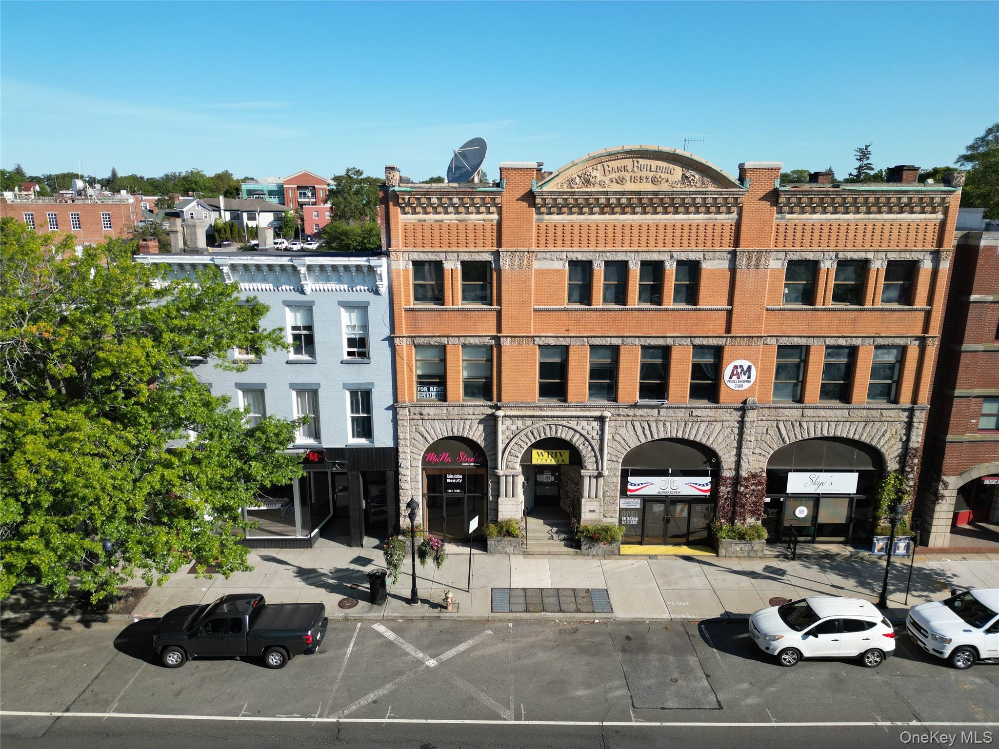 #2 photo, 42 W Main Street, サフォーク郡 Riverhead , NY 11901