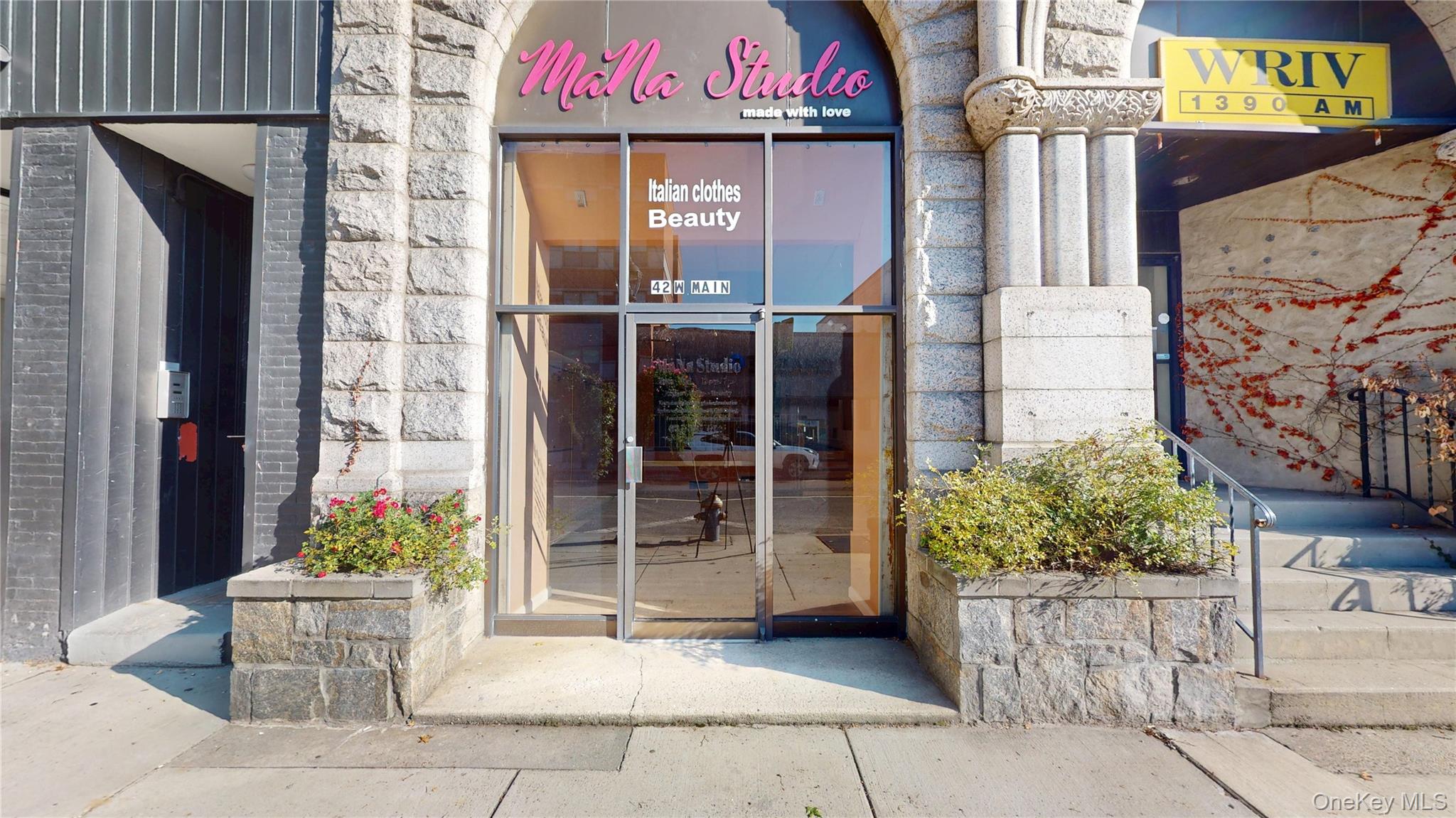 #3 photo, 42 W Main Street, サフォーク郡 Riverhead , NY 11901