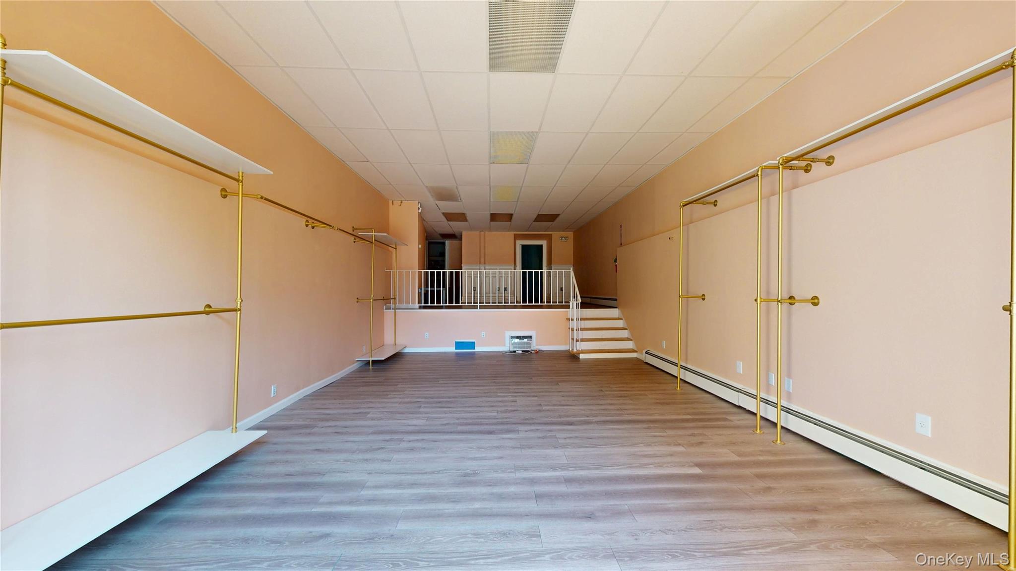 #4 photo, 42 W Main Street, サフォーク郡 Riverhead , NY 11901