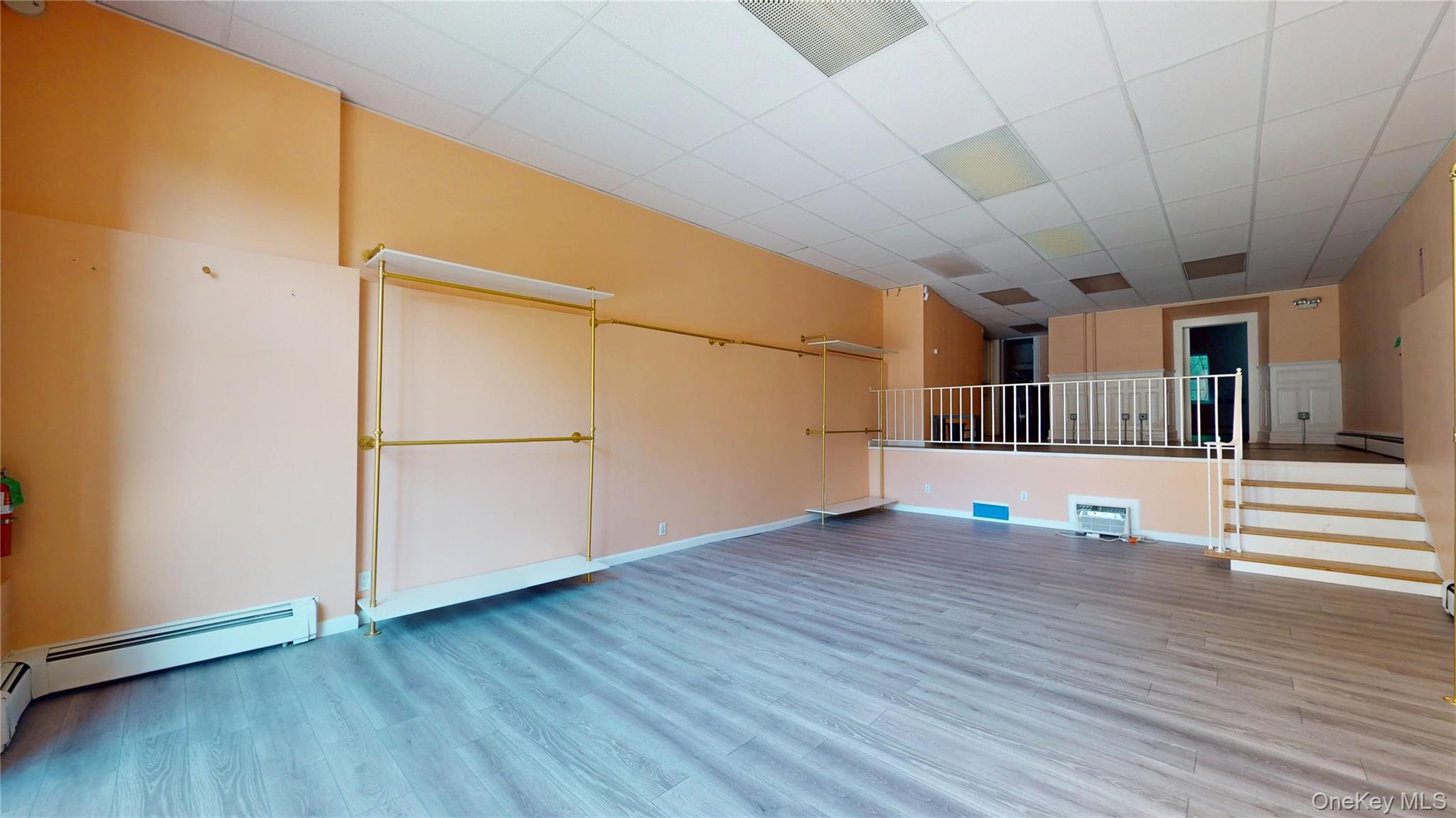 #5 photo, 42 W Main Street, サフォーク郡 Riverhead , NY 11901