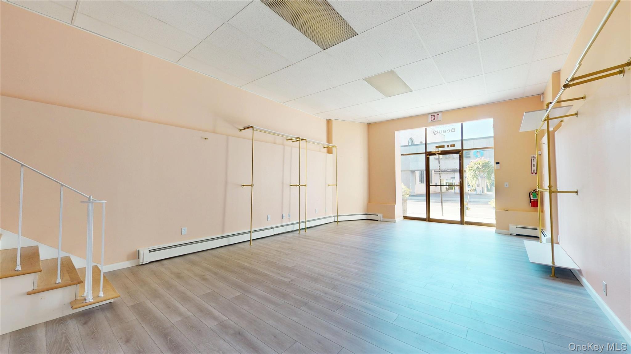 #7 photo, 42 W Main Street, サフォーク郡 Riverhead , NY 11901