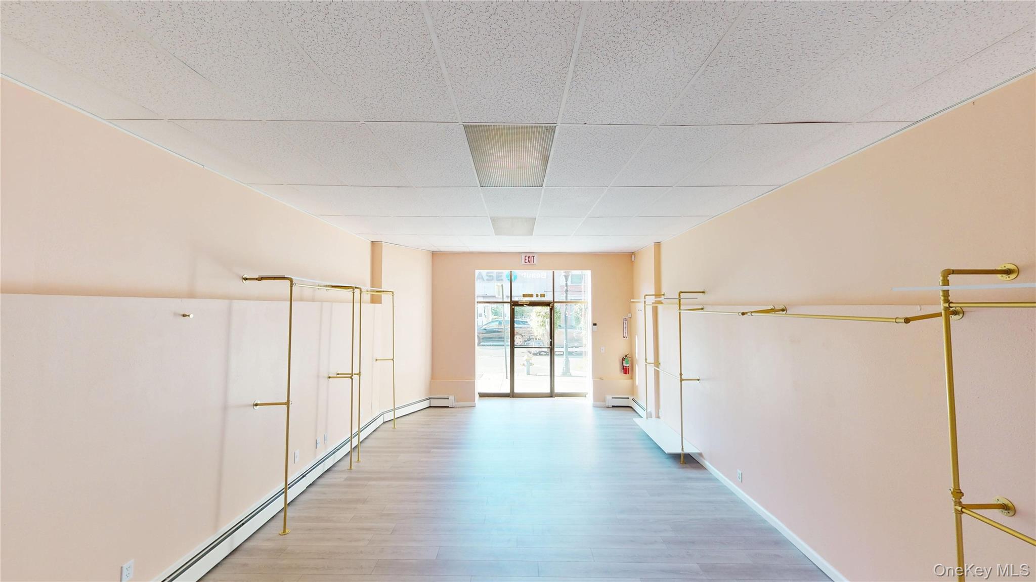 #9 photo, 42 W Main Street, サフォーク郡 Riverhead , NY 11901