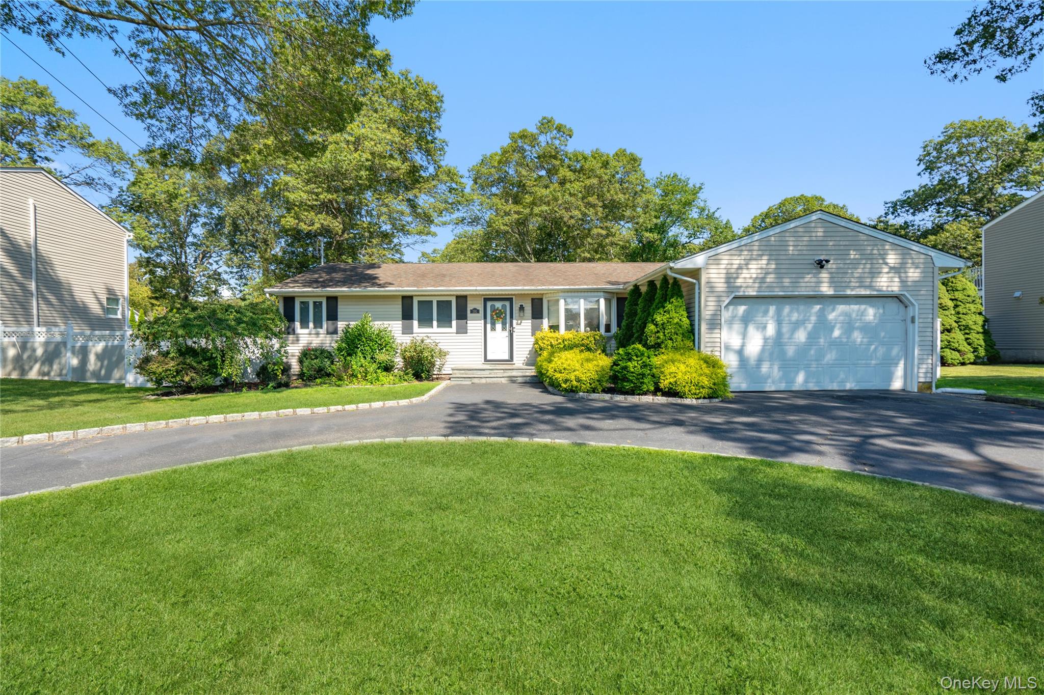 #1 photo, 191 Philip Street, 东长岛 Holbrook , NY 11741