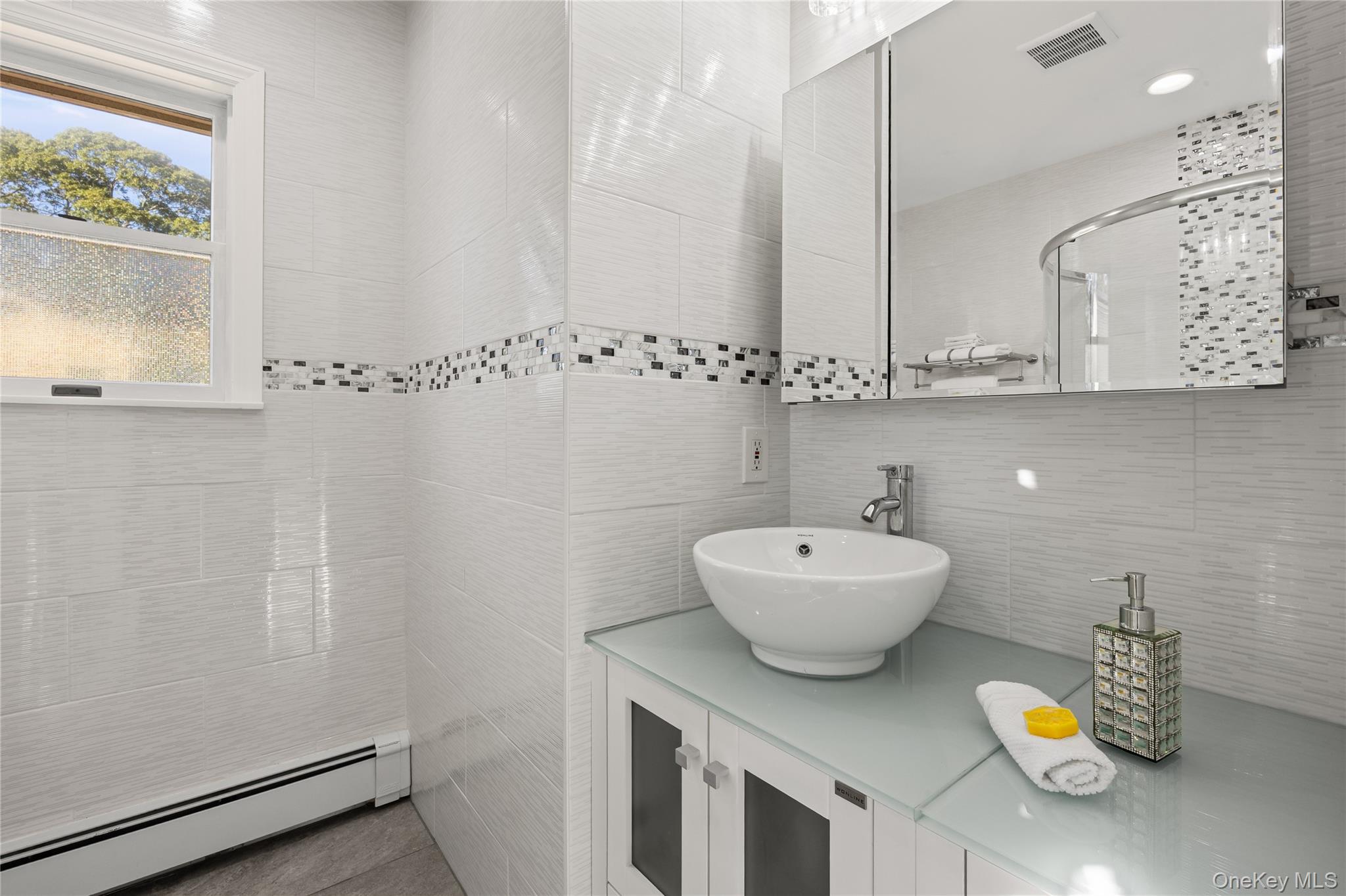 #19 photo, 10 S Old Neck Road, サフォーク郡 Center Moriches , NY 11934