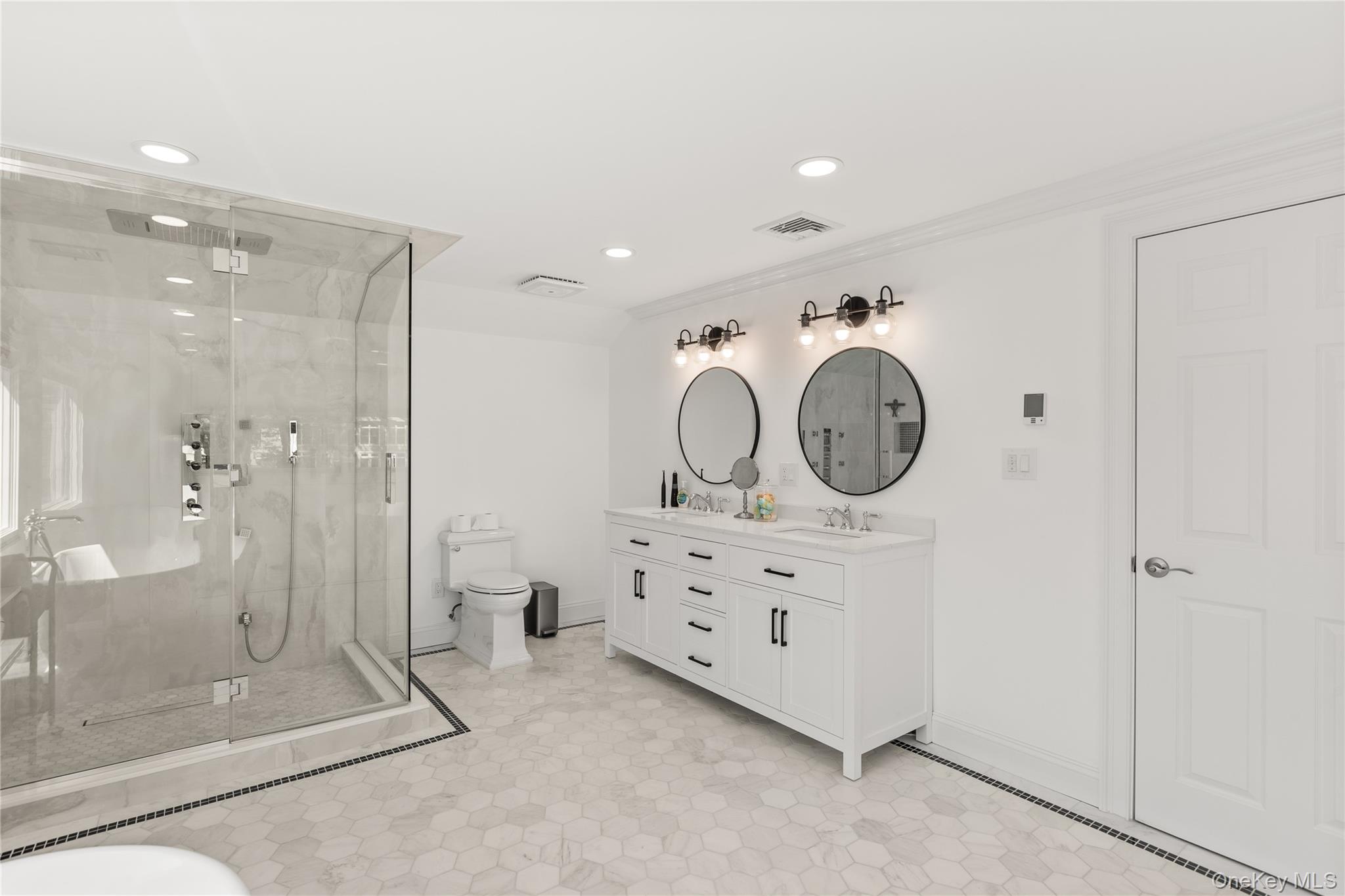 #13 photo, 173 Tahlulah Lane, West Islip , NY 11795