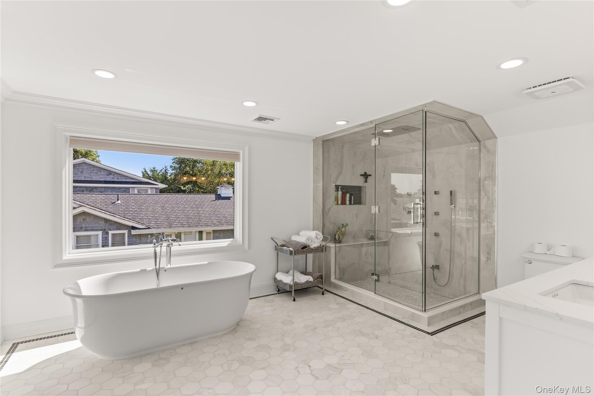 #16 photo, 173 Tahlulah Lane, West Islip , NY 11795