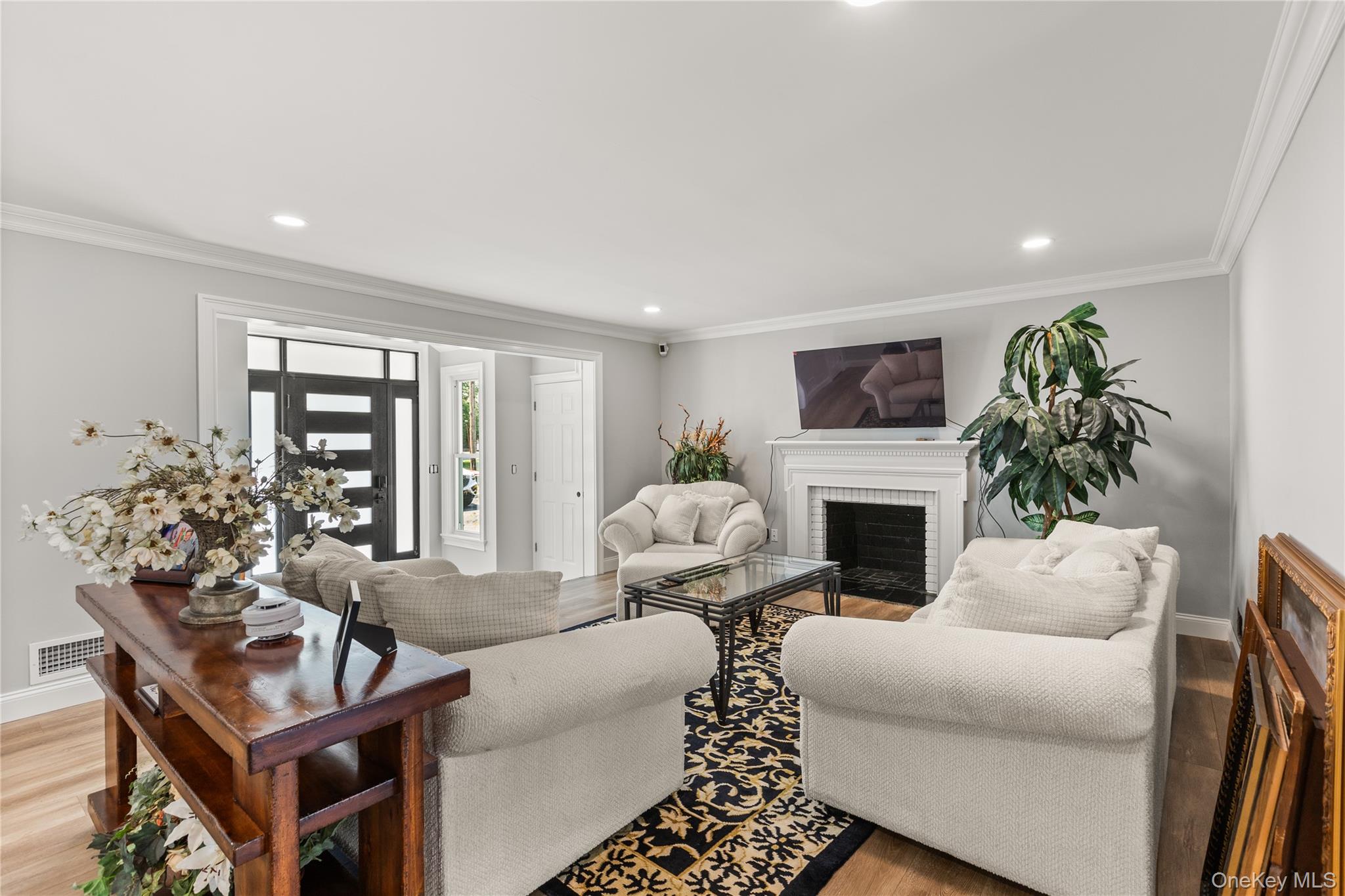 #7 photo, 173 Tahlulah Lane, West Islip , NY 11795