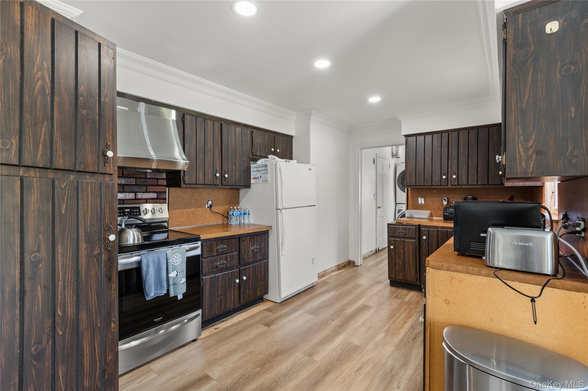 #9 photo, 173 Tahlulah Lane, West Islip , NY 11795