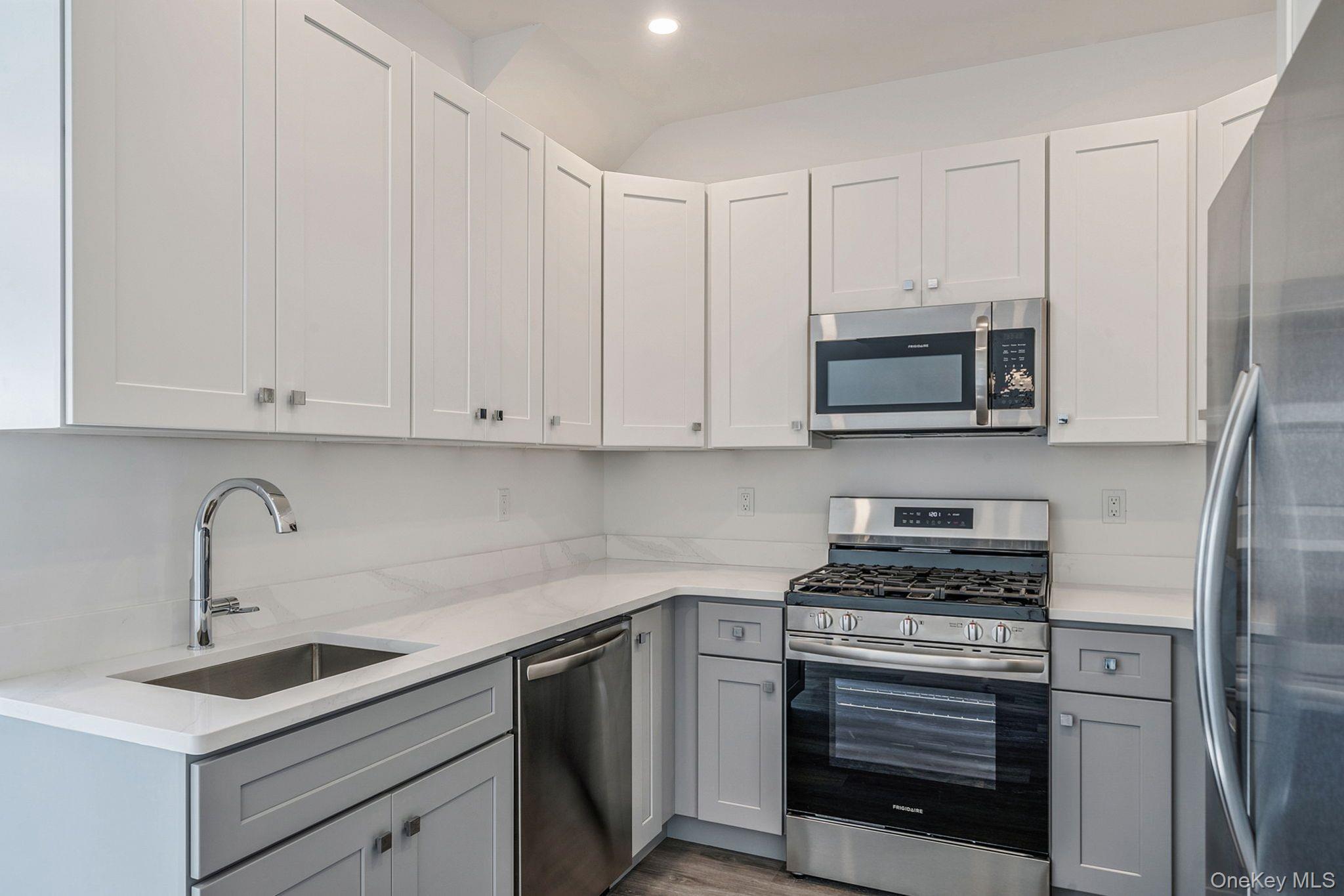 #12 photo, 104 Dover Street, サフォーク郡 Central Islip , NY 11722