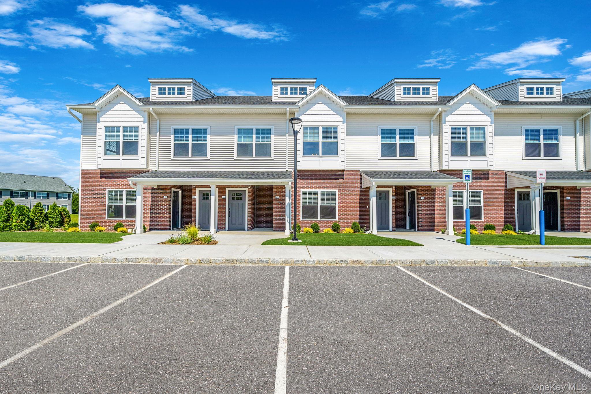 #3 photo, 104 Dover Street, サフォーク郡 Central Islip , NY 11722