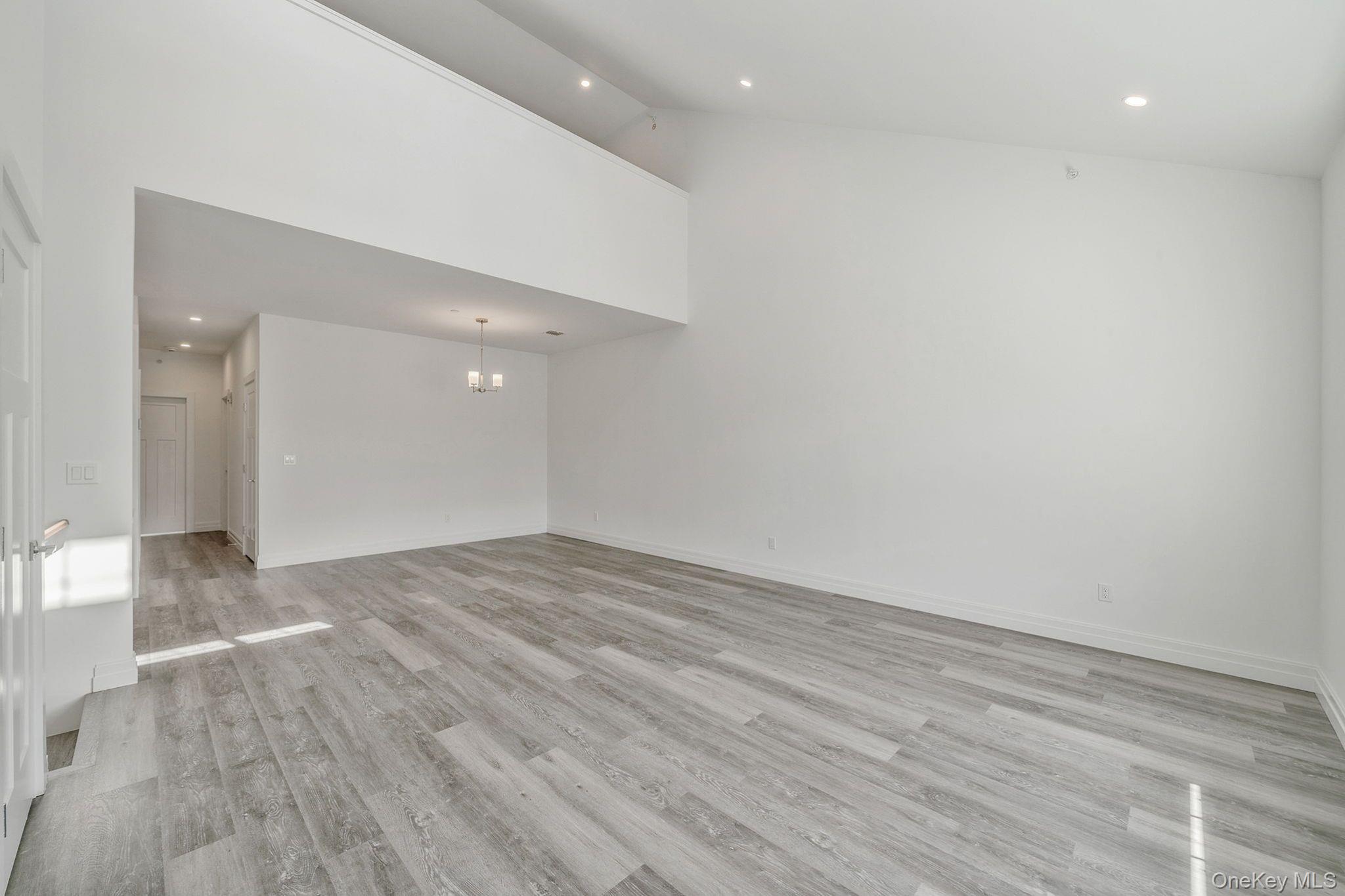 #6 photo, 104 Dover Street, サフォーク郡 Central Islip , NY 11722