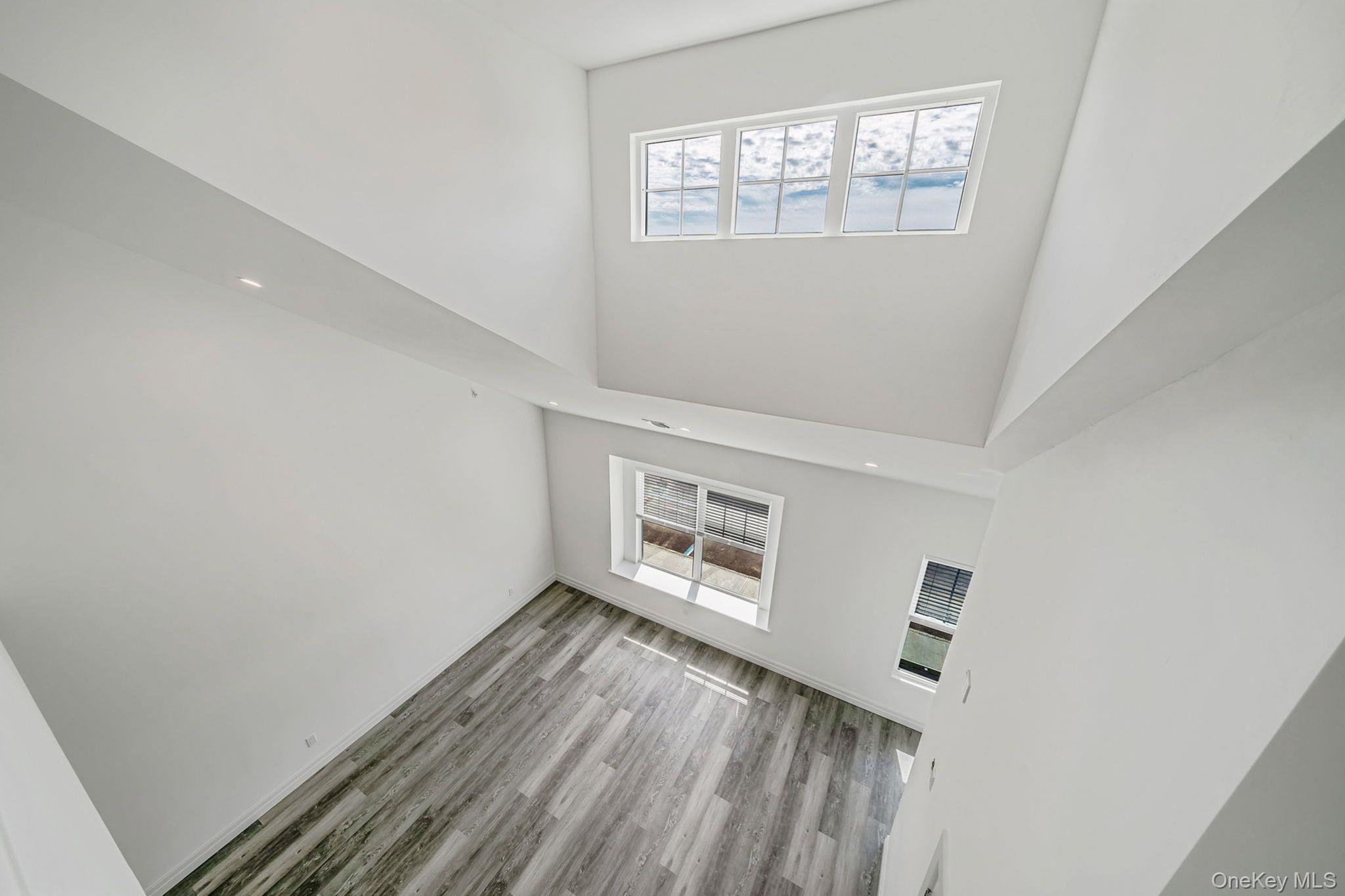 #9 photo, 104 Dover Street, サフォーク郡 Central Islip , NY 11722