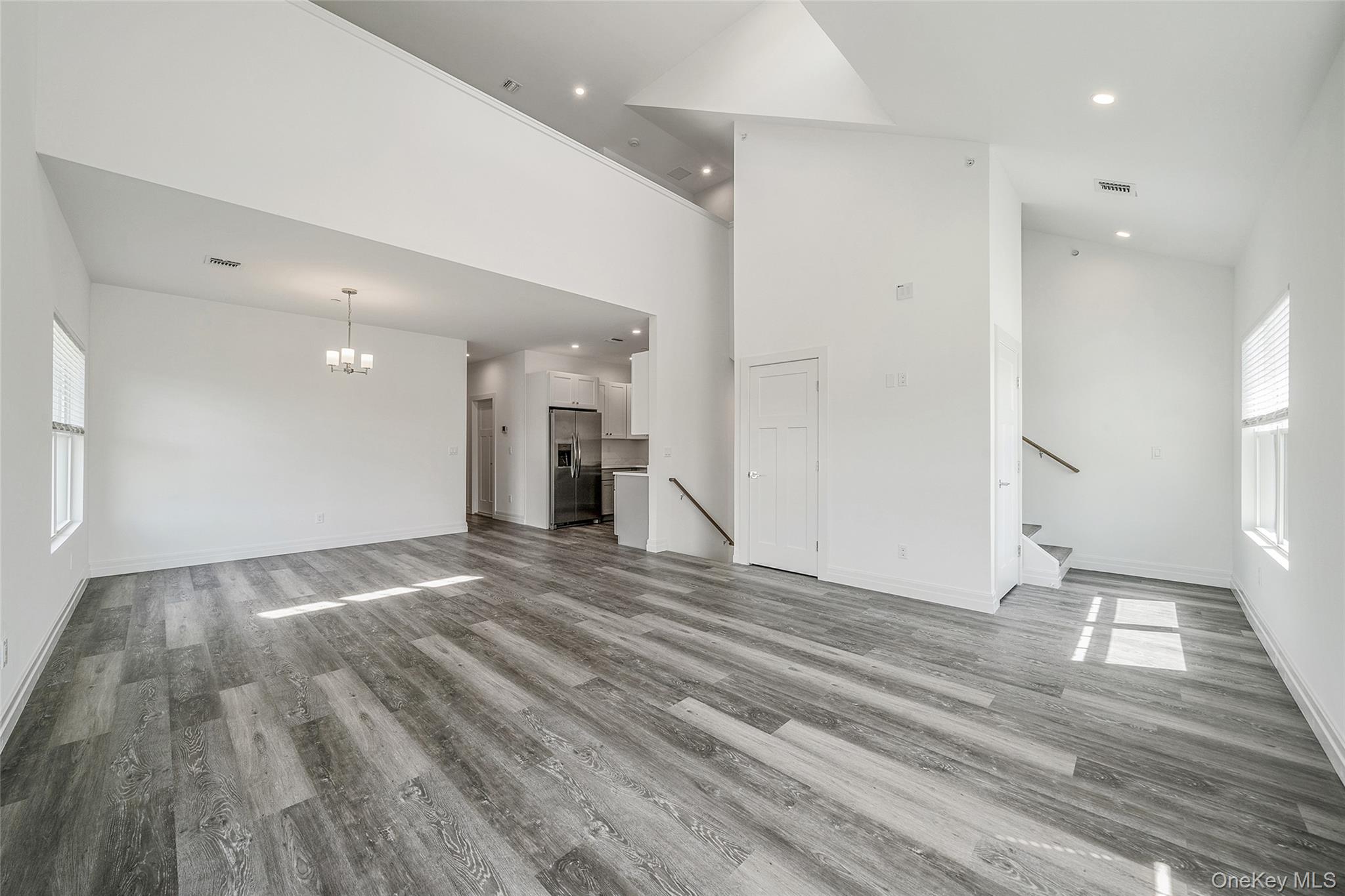 #13 photo, 102 Dover Street, サフォーク郡 Central Islip , NY 11722