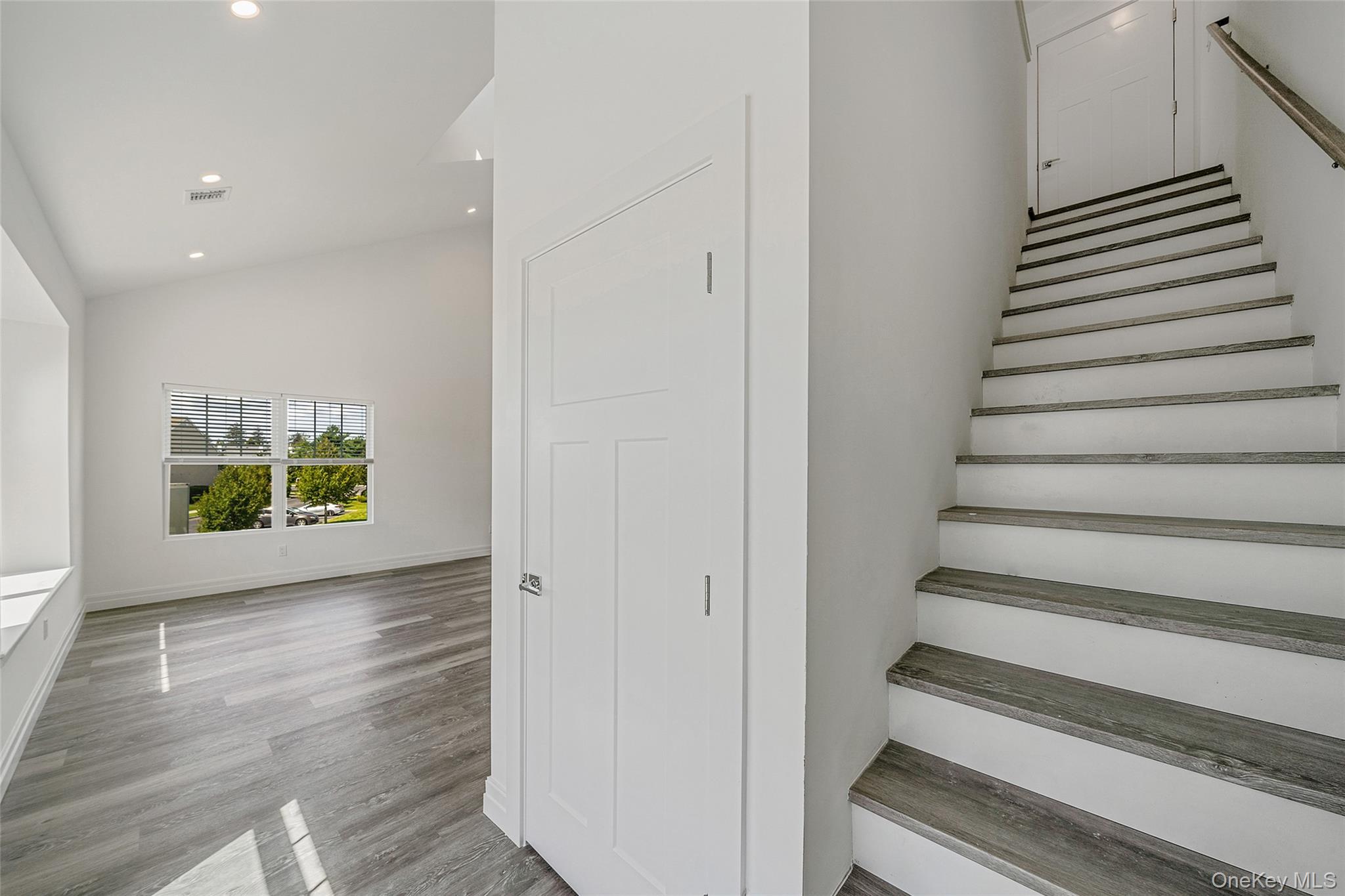 #16 photo, 102 Dover Street, サフォーク郡 Central Islip , NY 11722