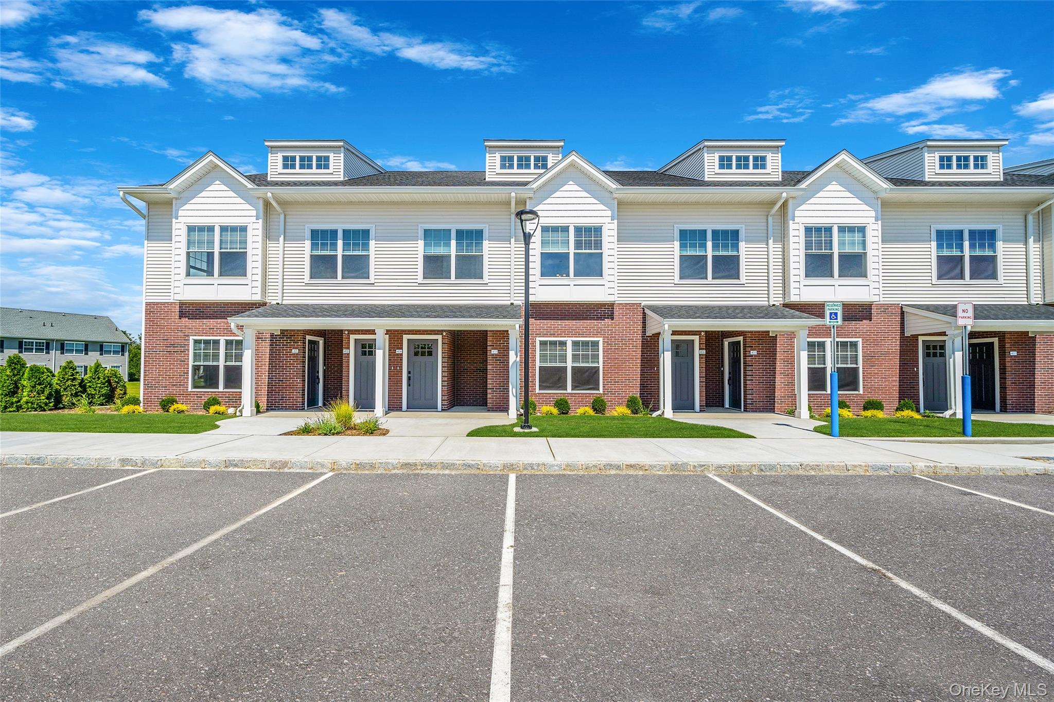 #1 photo, 101 Dover Street, サフォーク郡 Central Islip , NY 11722