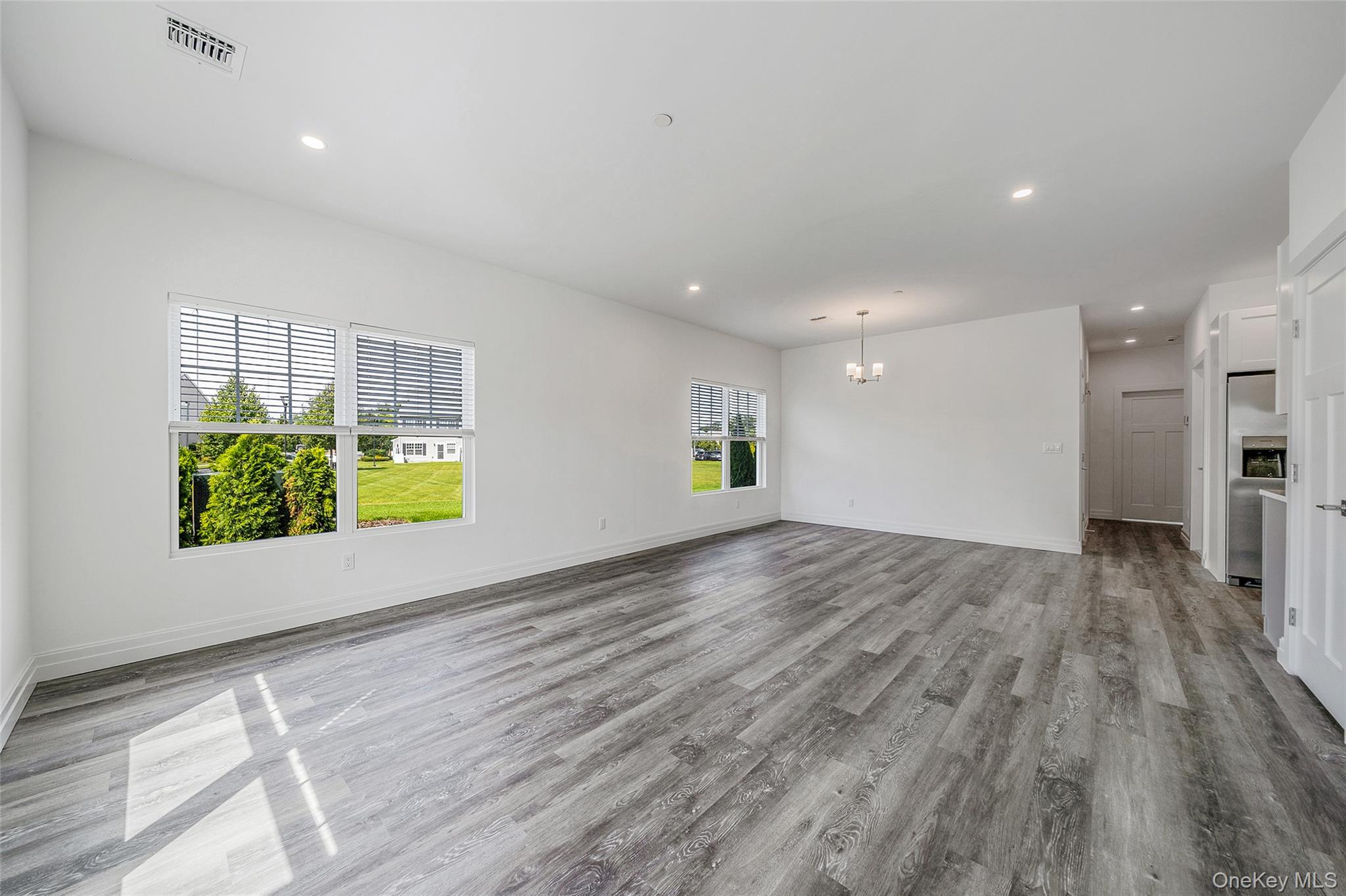 #10 photo, 101 Dover Street, サフォーク郡 Central Islip , NY 11722