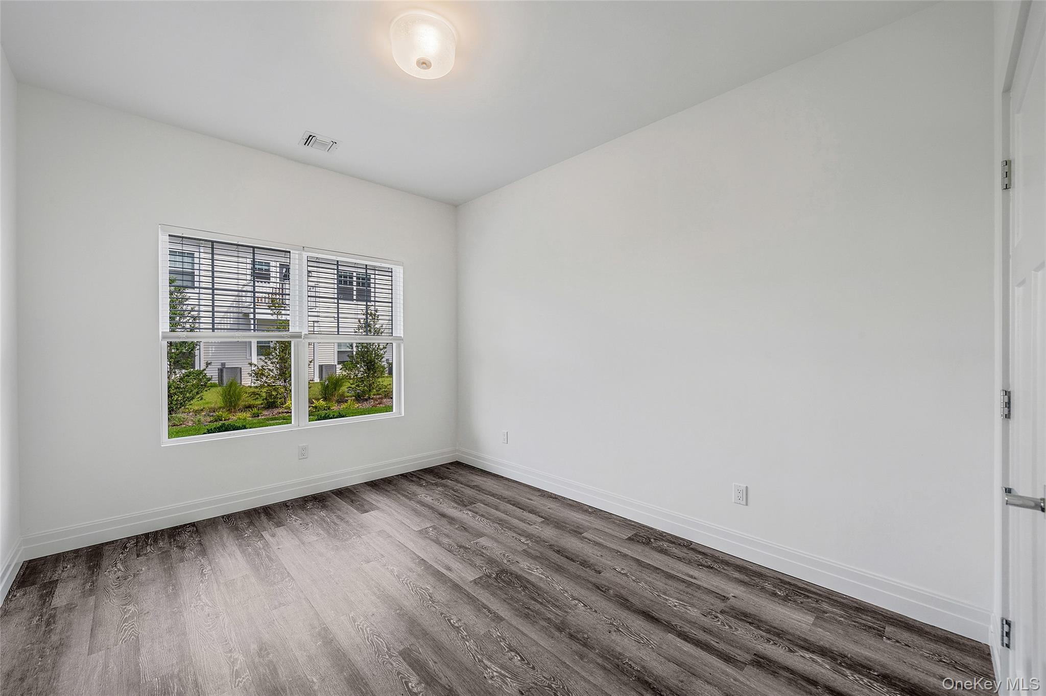 #20 photo, 101 Dover Street, サフォーク郡 Central Islip , NY 11722