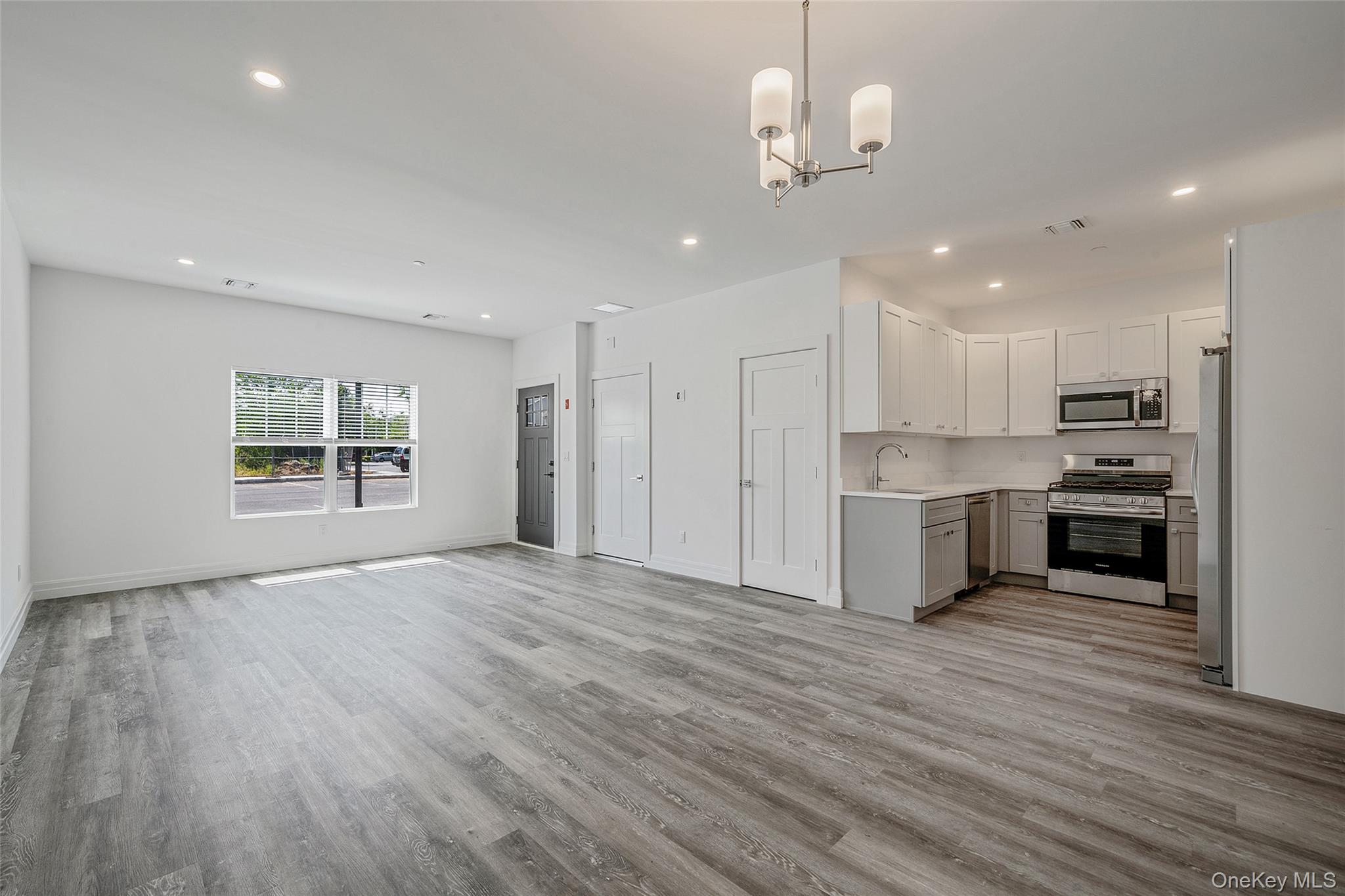 #10 photo, 103 Dover Street, サフォーク郡 Central Islip , NY 11722