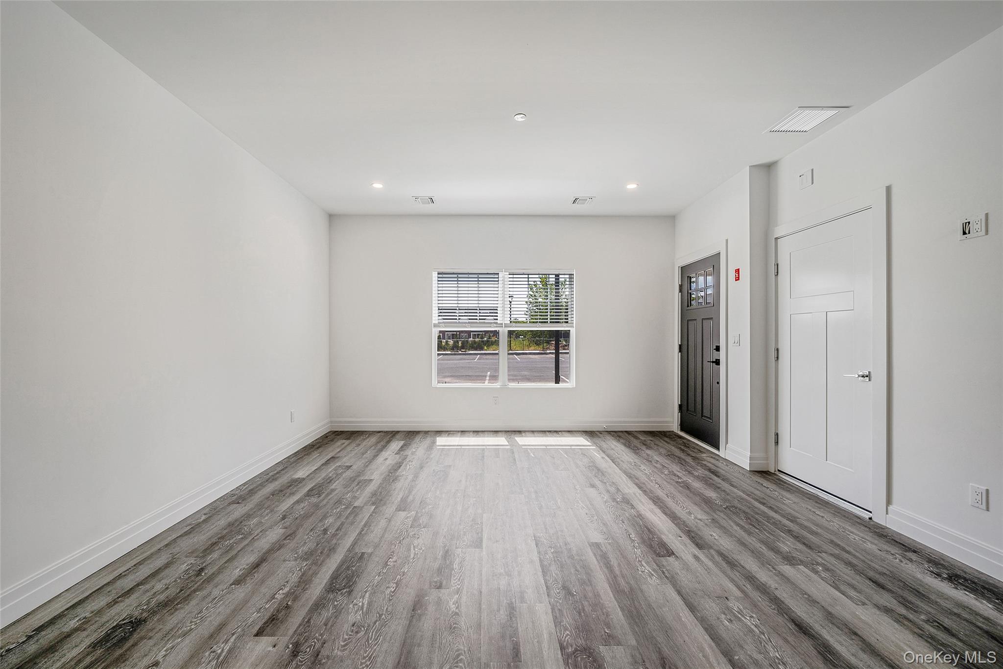 #11 photo, 103 Dover Street, サフォーク郡 Central Islip , NY 11722