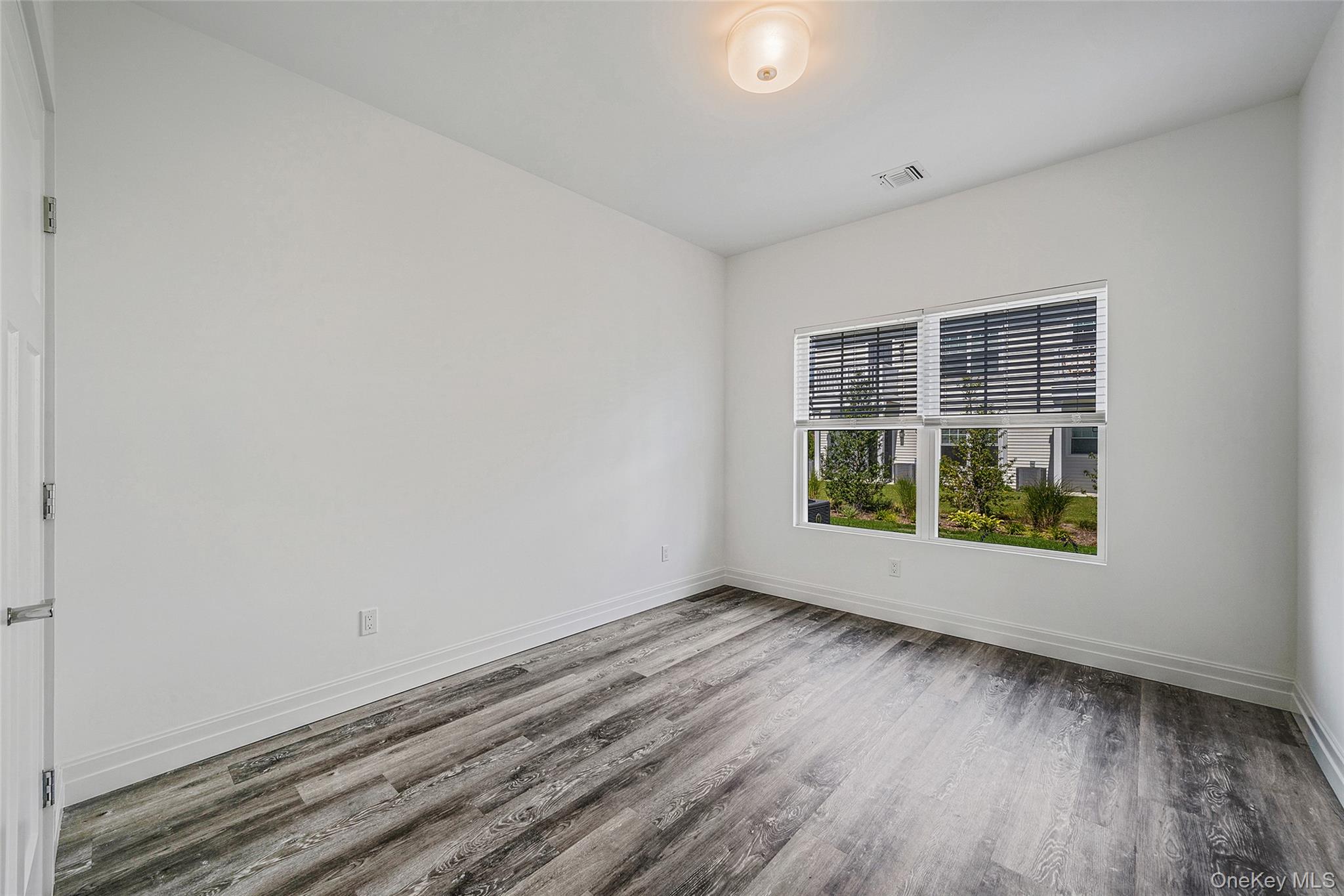 #17 photo, 103 Dover Street, サフォーク郡 Central Islip , NY 11722