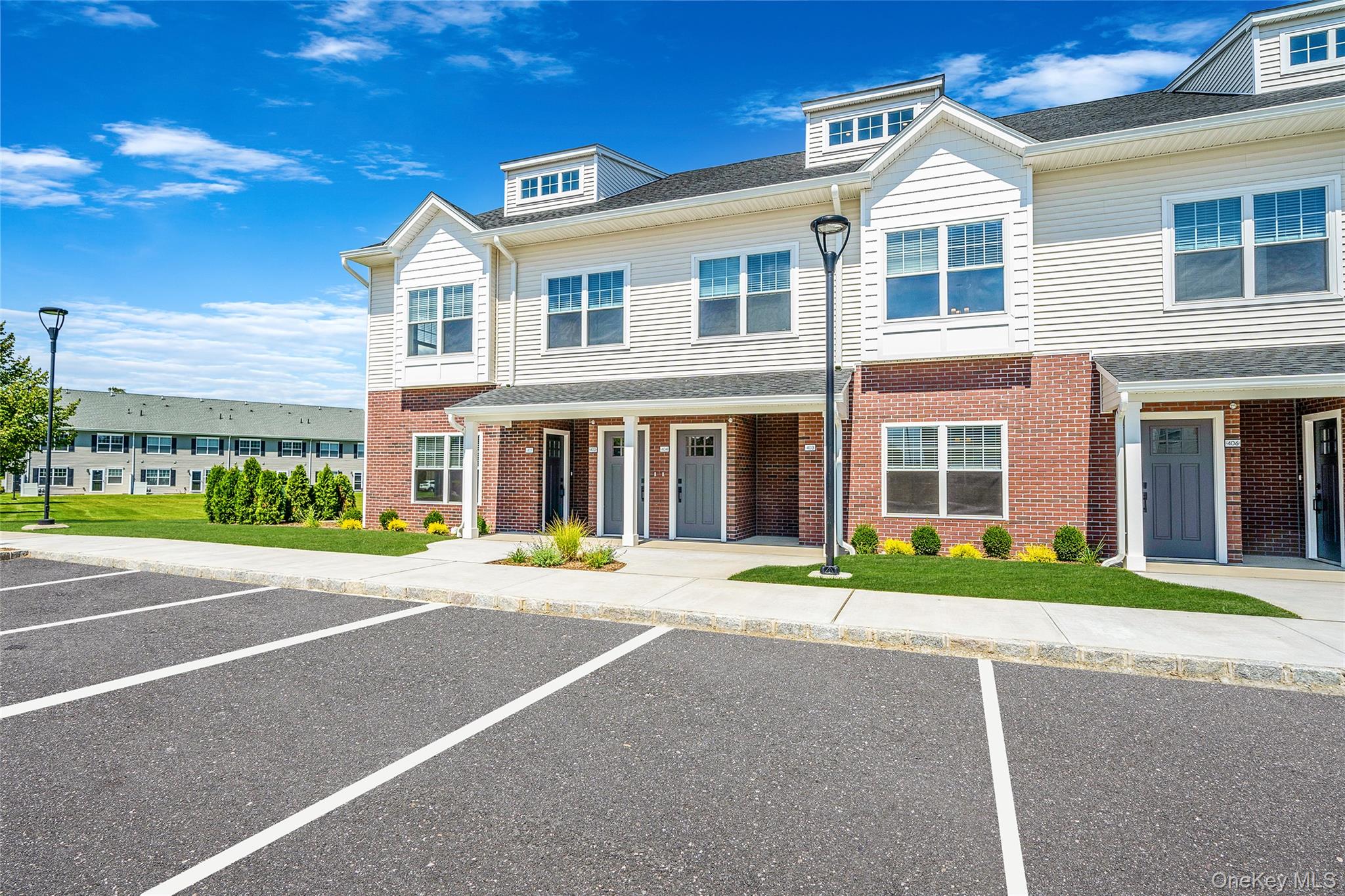 #4 photo, 103 Dover Street, サフォーク郡 Central Islip , NY 11722