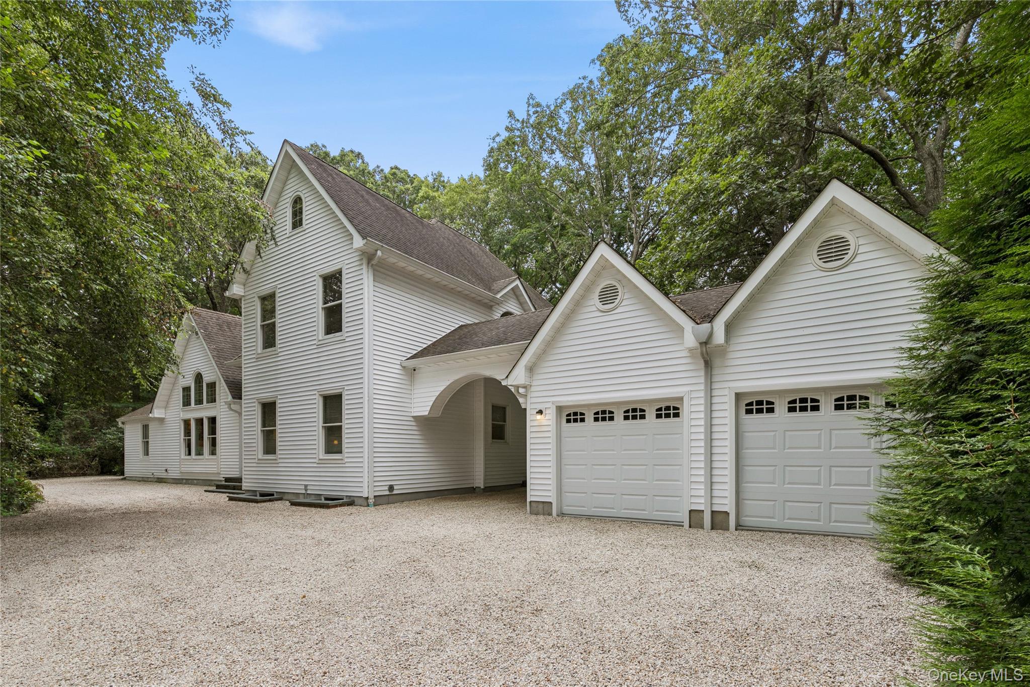 #1 photo, 38 W Meadow Road, सफ़ोक काउंटी Setauket , NY 11733