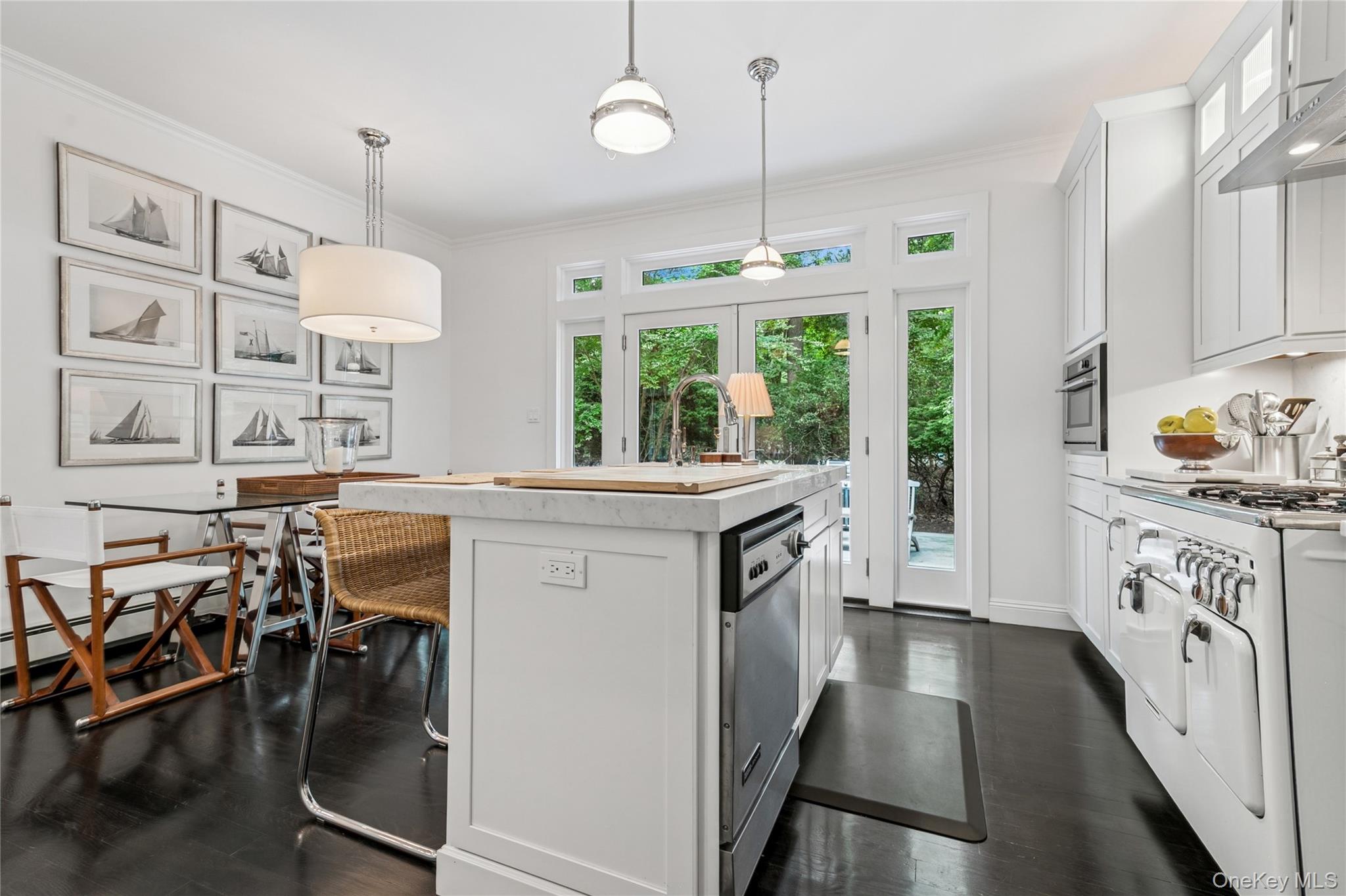 #17 photo, 38 W Meadow Road, सफ़ोक काउंटी Setauket , NY 11733