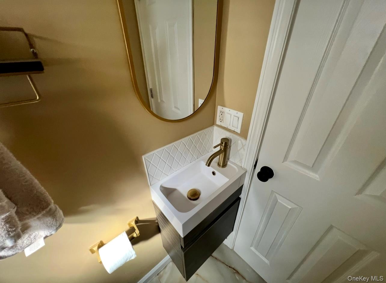 #8 photo, 5 Lawrence Avenue, Lynbrook , NY 11563