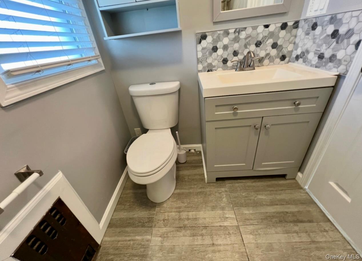 #9 photo, 5 Lawrence Avenue, Lynbrook , NY 11563