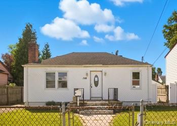 #1 photo, 388 Maplegrove Avenue, नासाउ काउंटी Uniondale , NY 11553