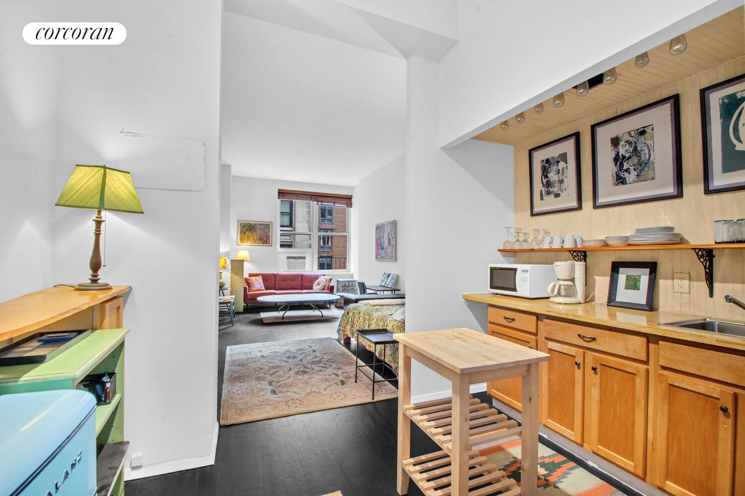 #5 photo, 23 WAVERLY Place, マンハッタン Greenwich Village , NY 10003