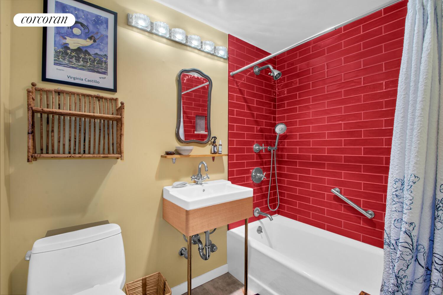 #7 photo, 23 WAVERLY Place, マンハッタン Greenwich Village , NY 10003