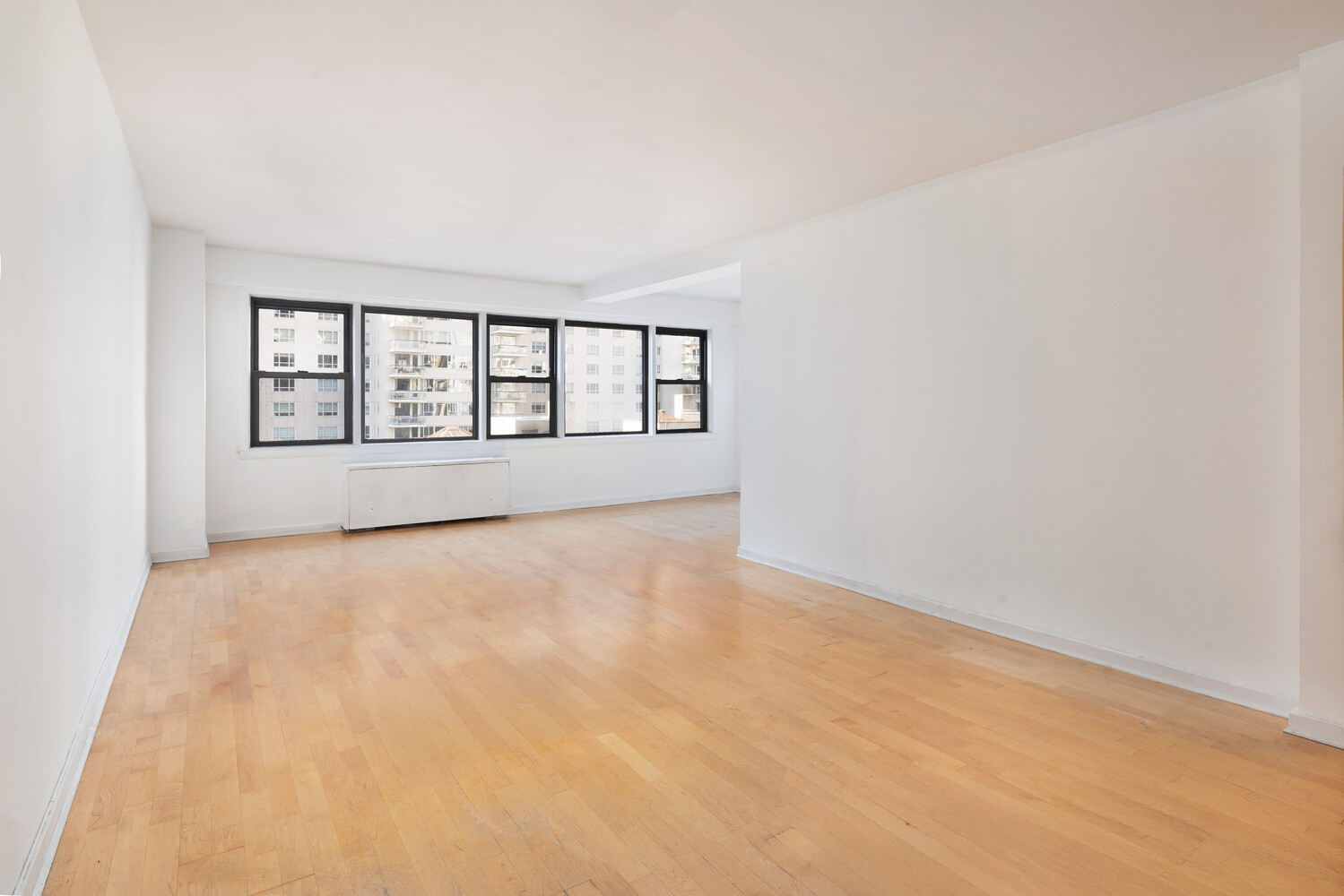 #4 photo, 220 E 67TH Street, Lenox Hill , NY 10065