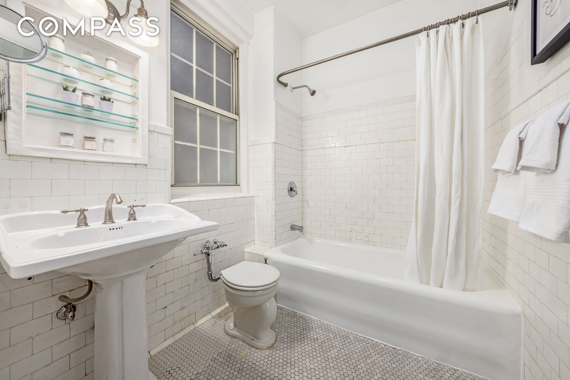 #12 photo, 39 5th Avenue, Greenwich Village , NY 10003