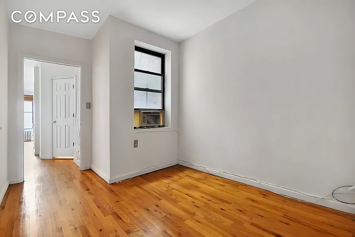 #3 photo, 422 Amsterdam Avenue, Upper West Side , NY 10024