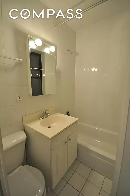 #5 photo, 422 Amsterdam Avenue, Upper West Side , NY 10024