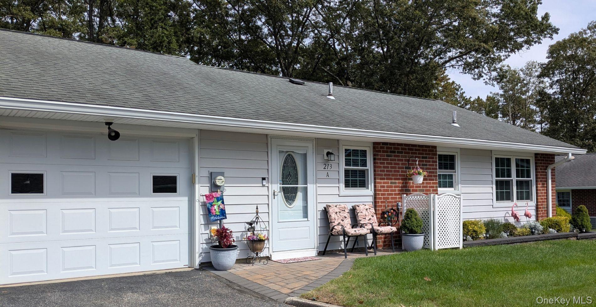 #1 photo, 213 Woodbridge Drive, सफ़ोक काउंटी Ridge , NY 11961