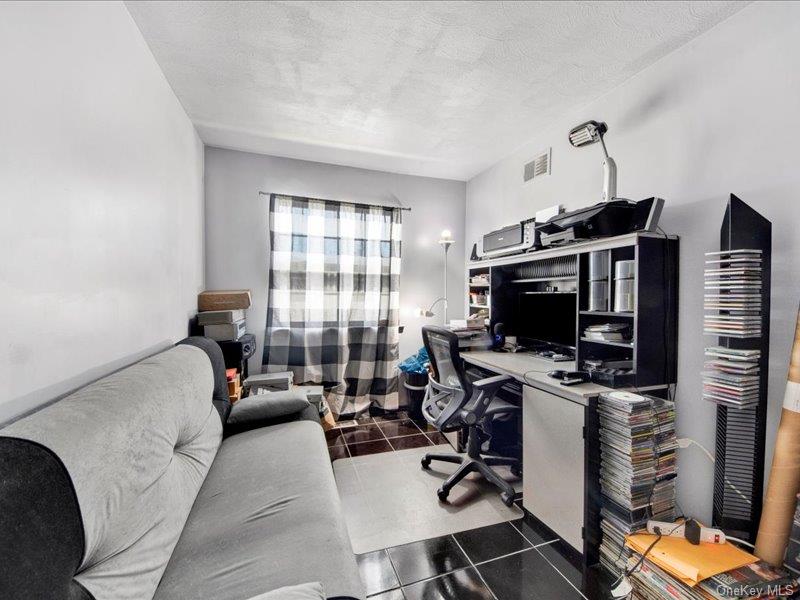 #7 photo, 114 Beacon Lane, Bronx , NY 10473