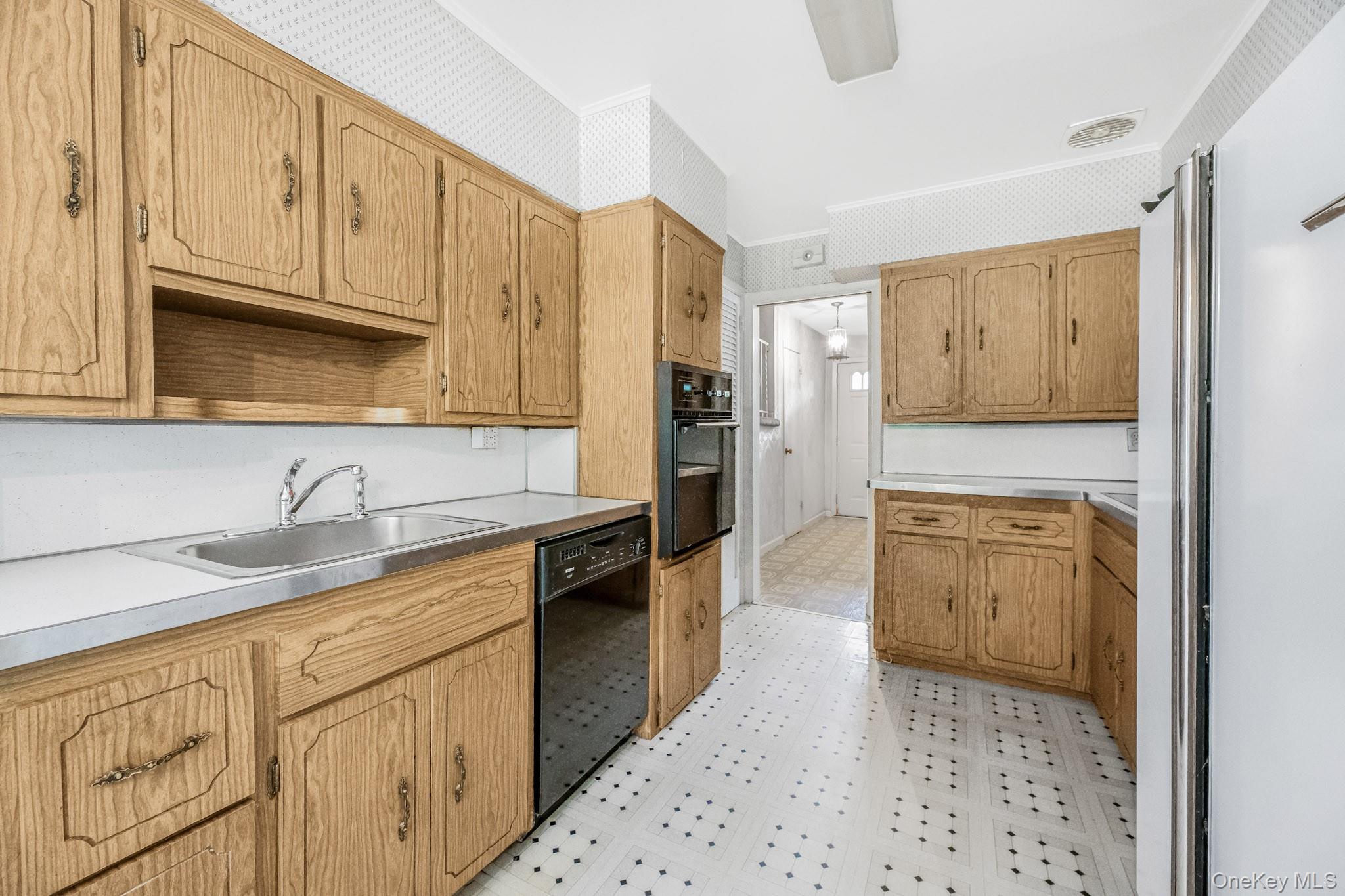 #10 photo, 33 Eisenhower Drive, Yonkers , NY 10710