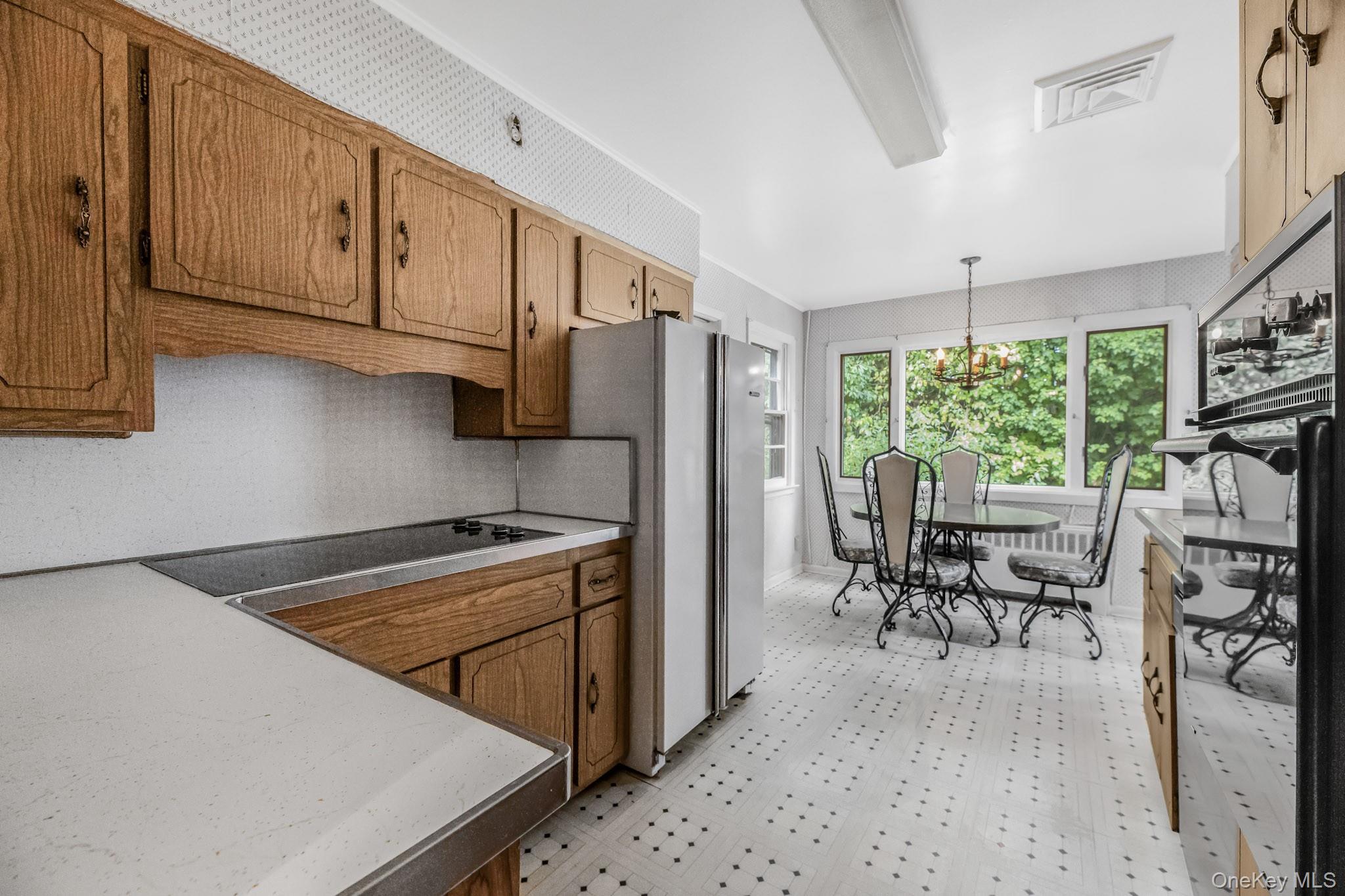 #9 photo, 33 Eisenhower Drive, Yonkers , NY 10710