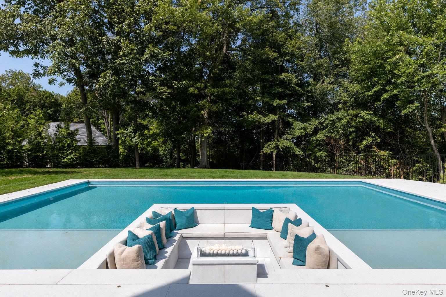 #13 photo, 28 Earle Drive, ナッソー郡 Muttontown , NY 11791