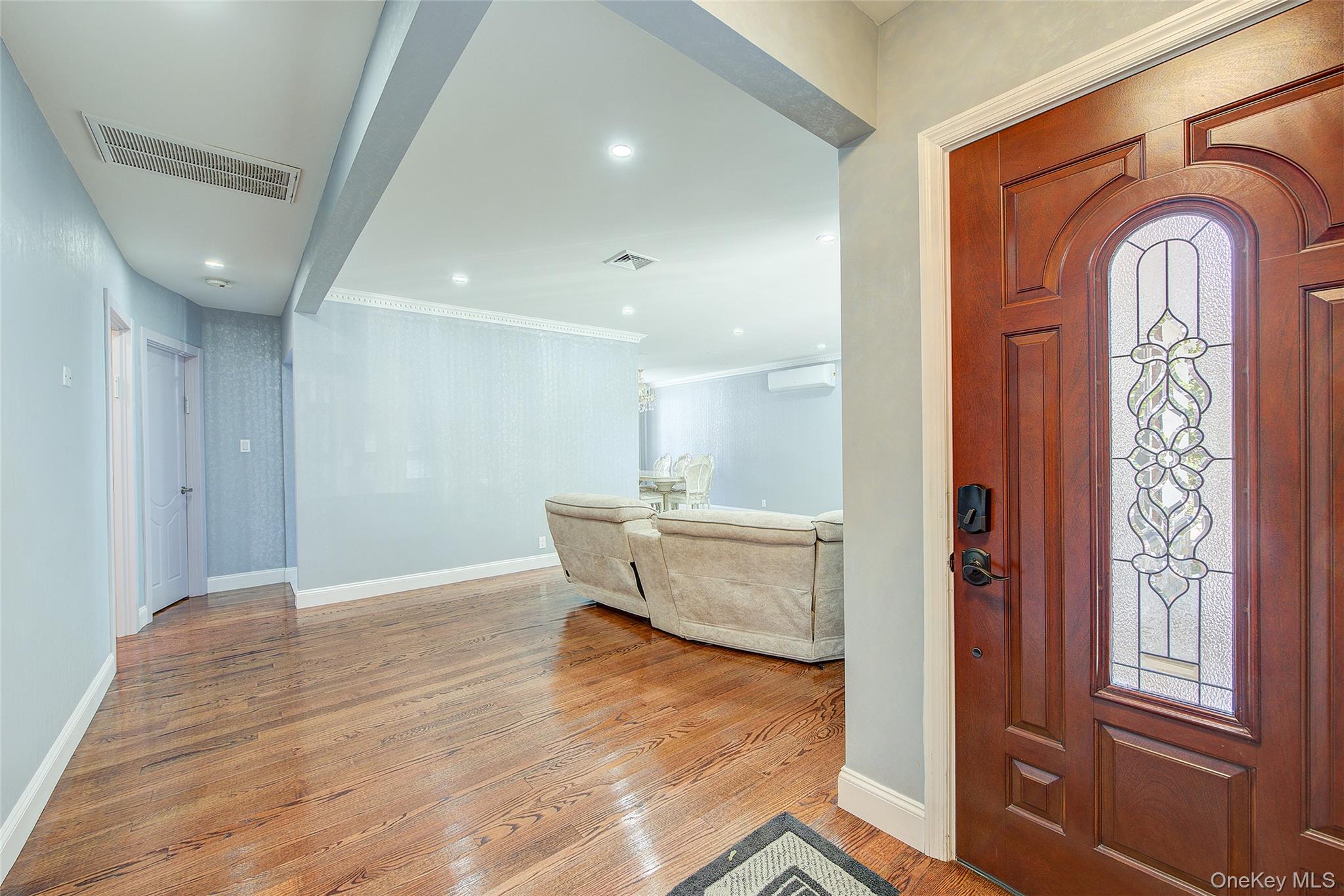 #3 photo, 71-27 172nd Street, Fresh Meadows , NY 11365