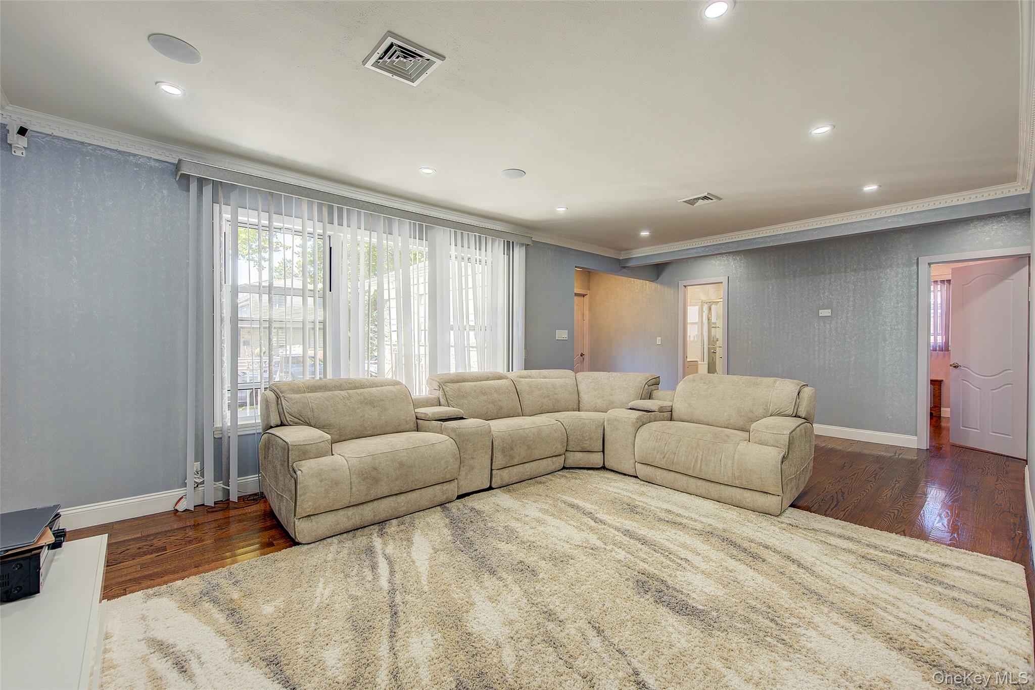 #5 photo, 71-27 172nd Street, Fresh Meadows , NY 11365