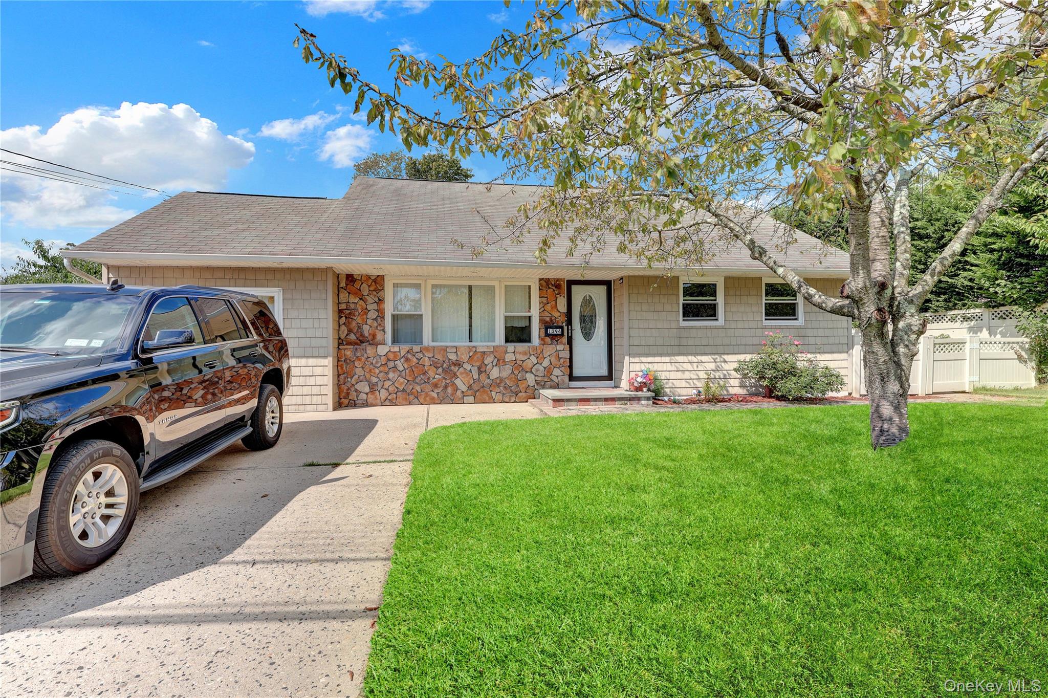 #1 photo, 1394 E 3rd Avenue, 東長島 海湾 Bay Shore , NY 11706