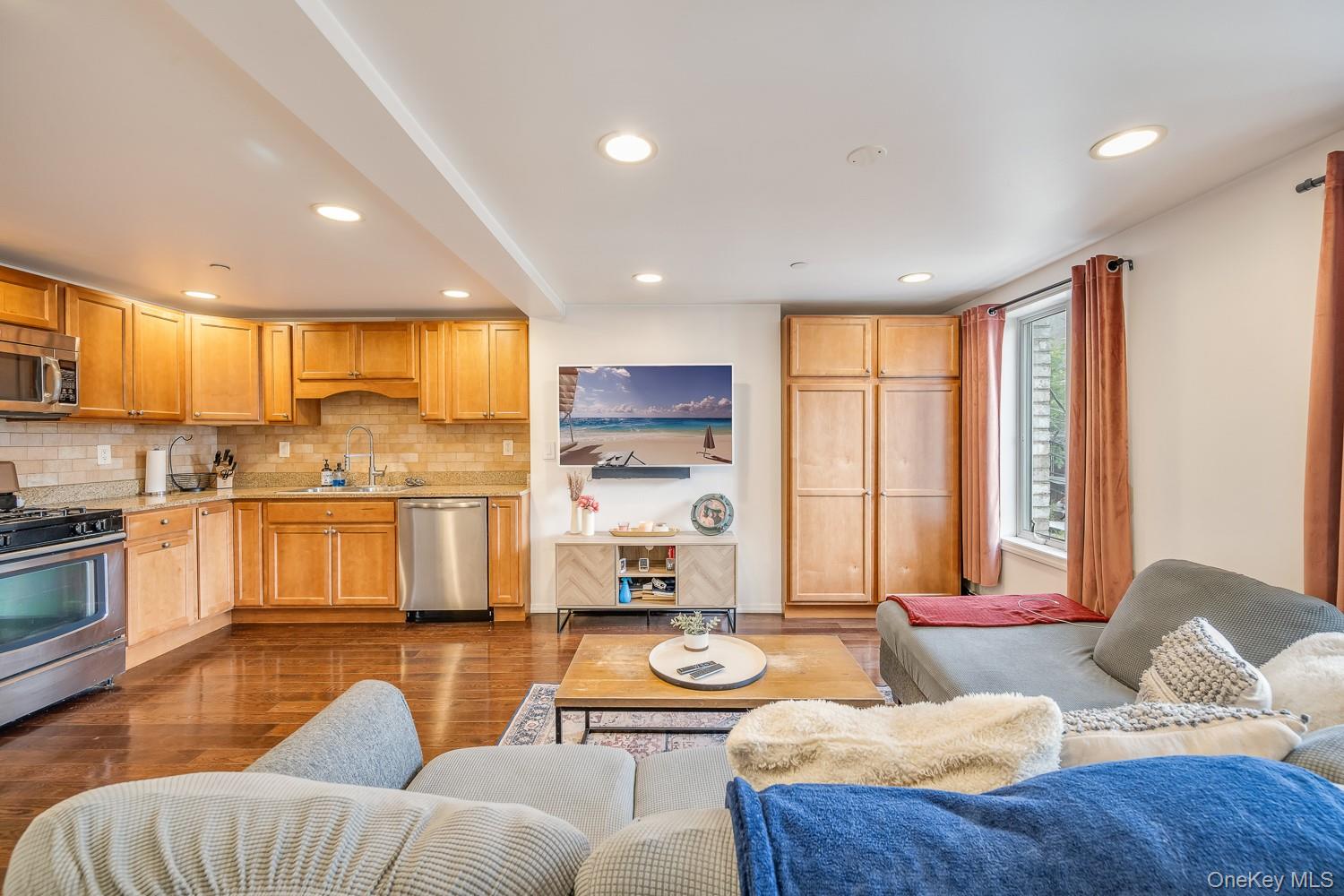 #10 photo, 21-05 33rd Avenue, Astoria , NY 11106