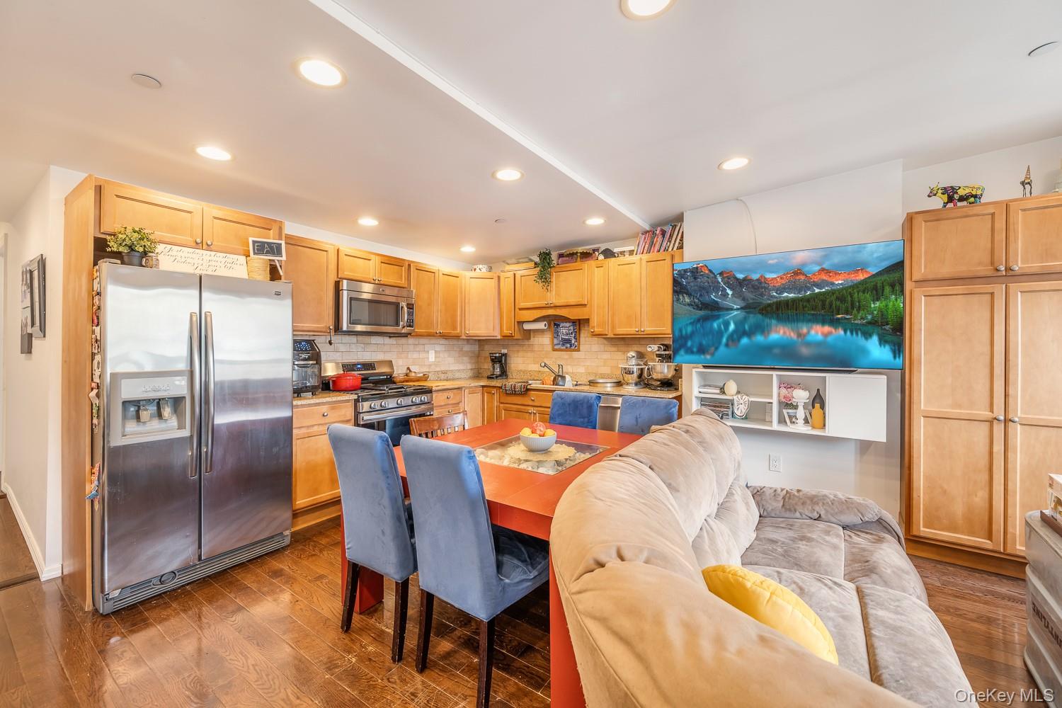 #11 photo, 21-05 33rd Avenue, Astoria , NY 11106